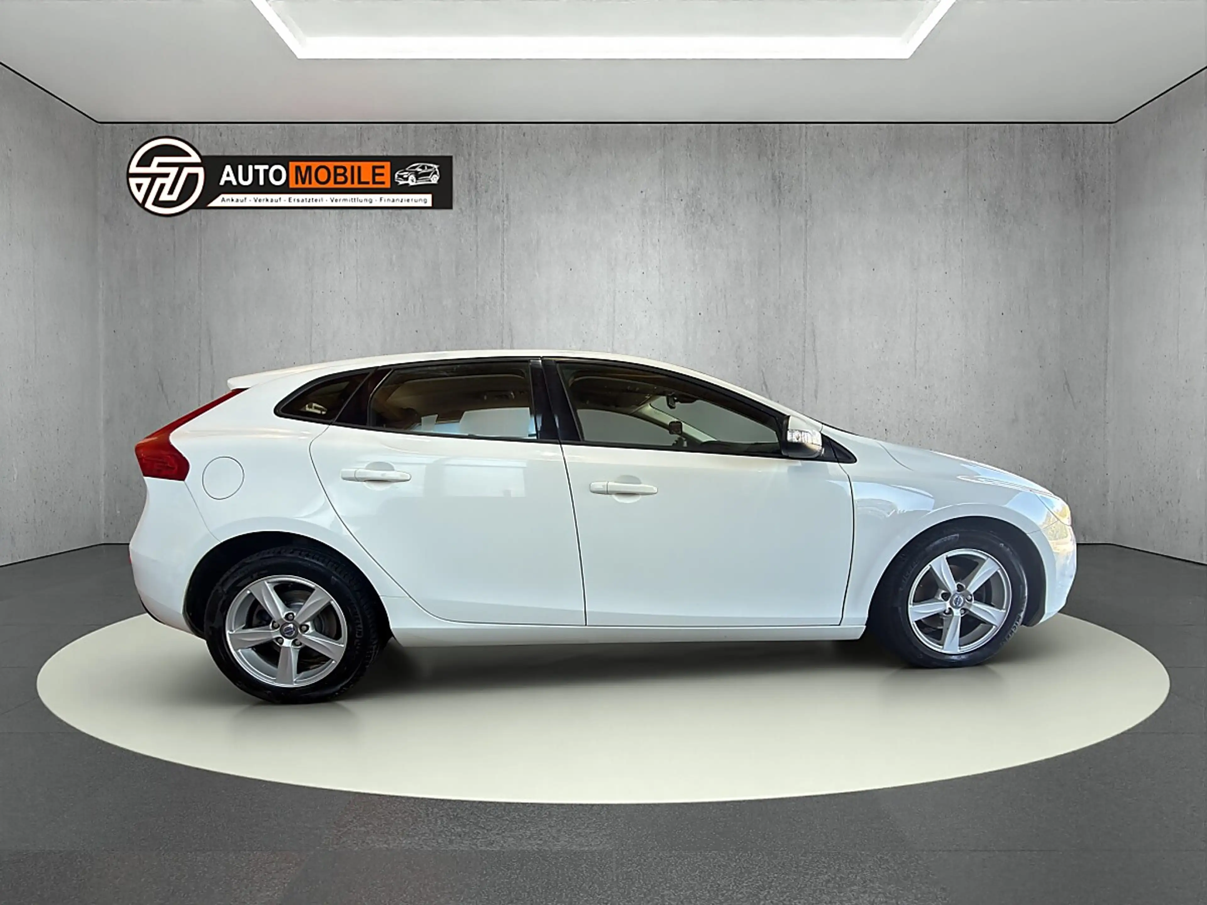 Volvo V40 Kinetic D2 — photo 7