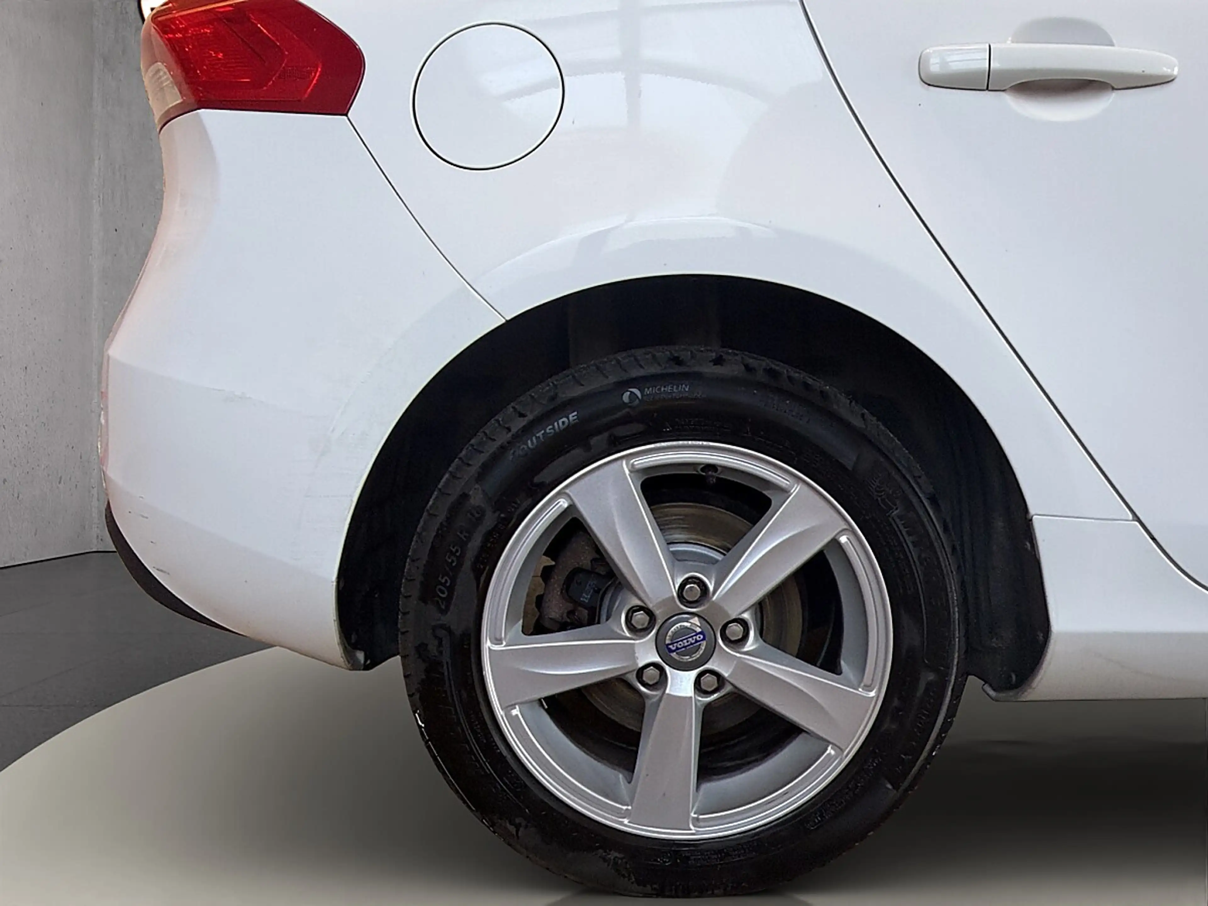Volvo V40 Kinetic D2 — photo 14