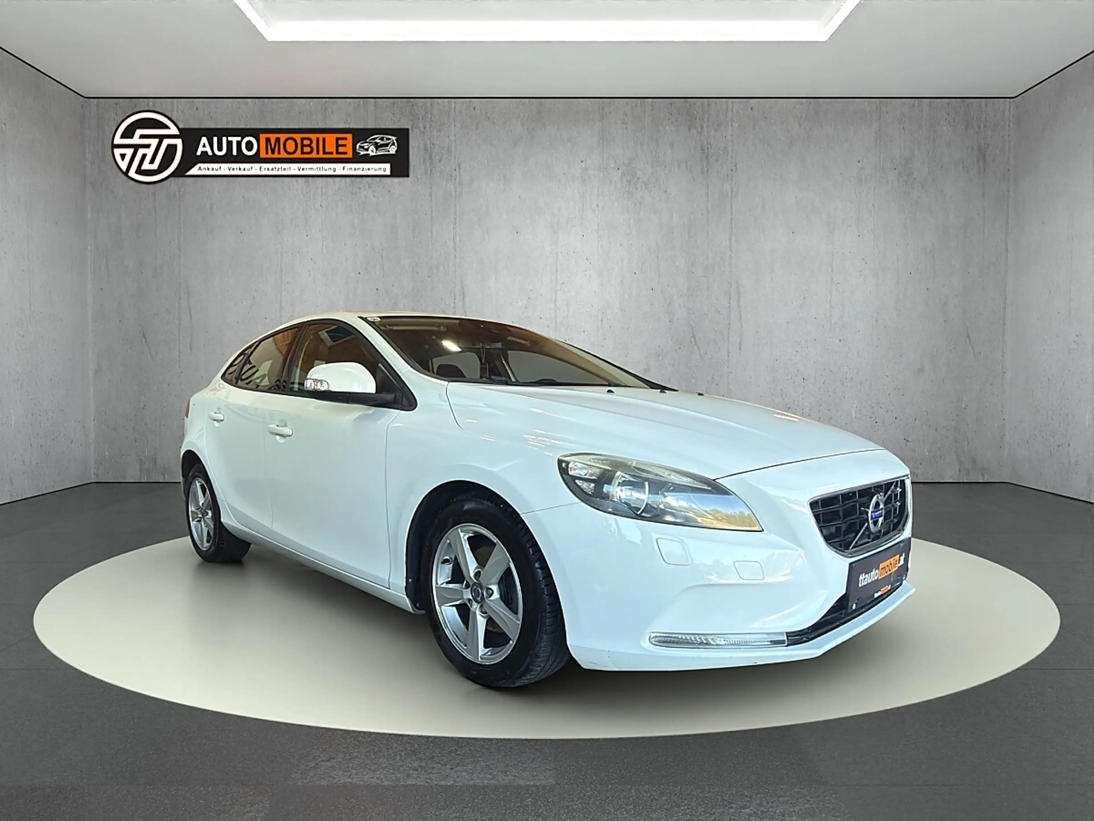 Volvo V40 Kinetic D2 — photo 3