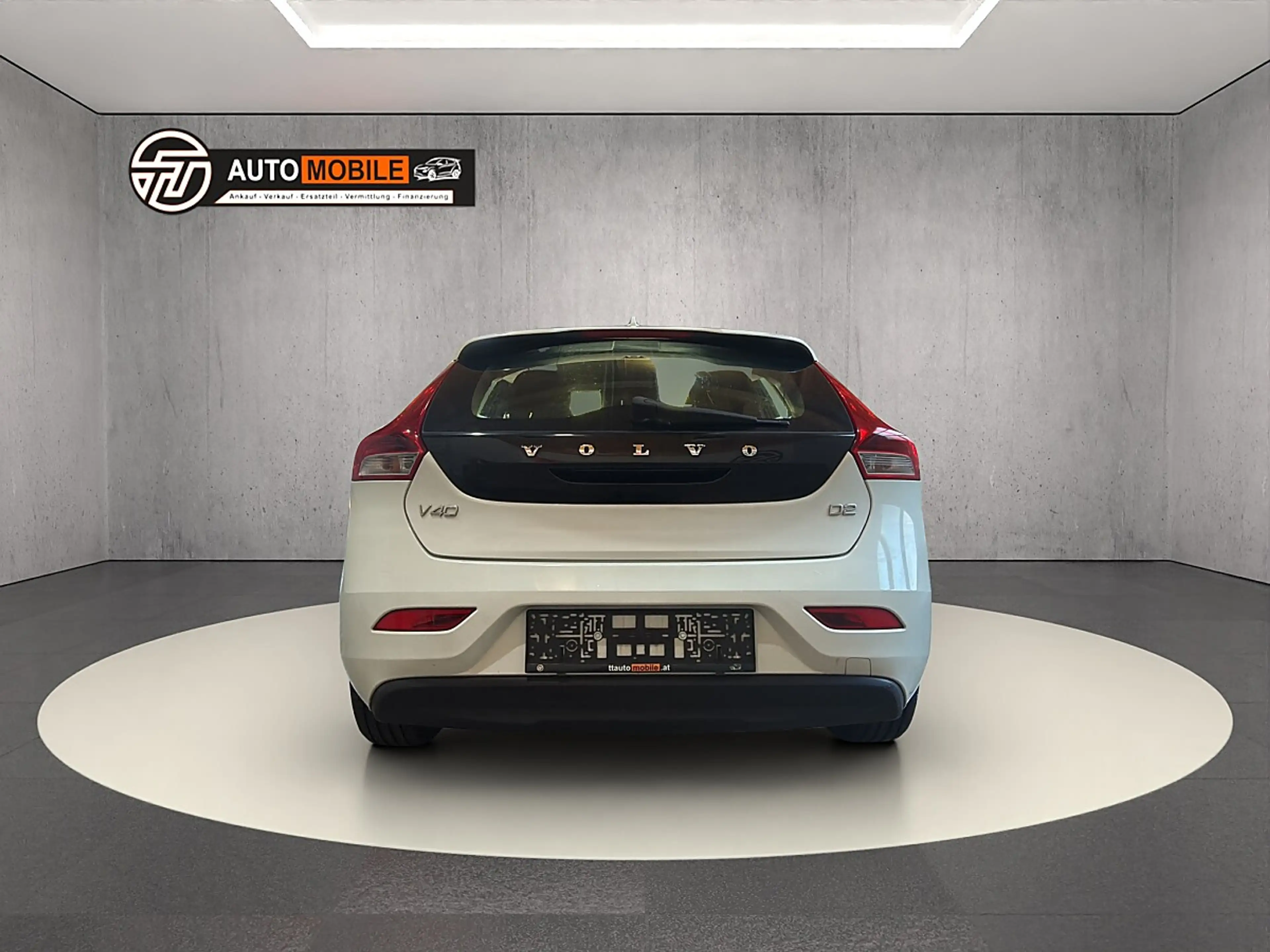 Volvo V40 Kinetic D2 — photo 8
