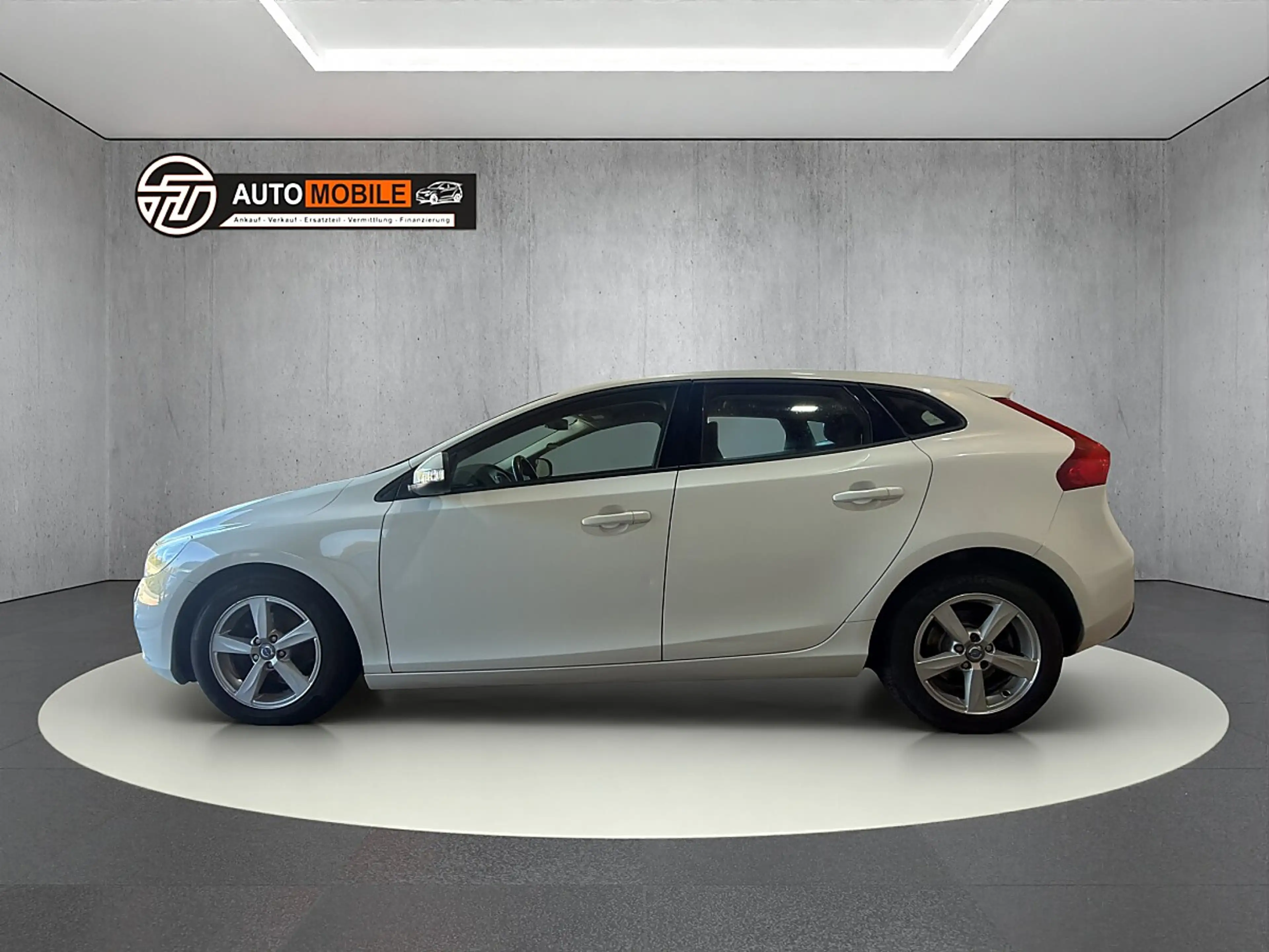 Volvo V40 Kinetic D2 — photo 6