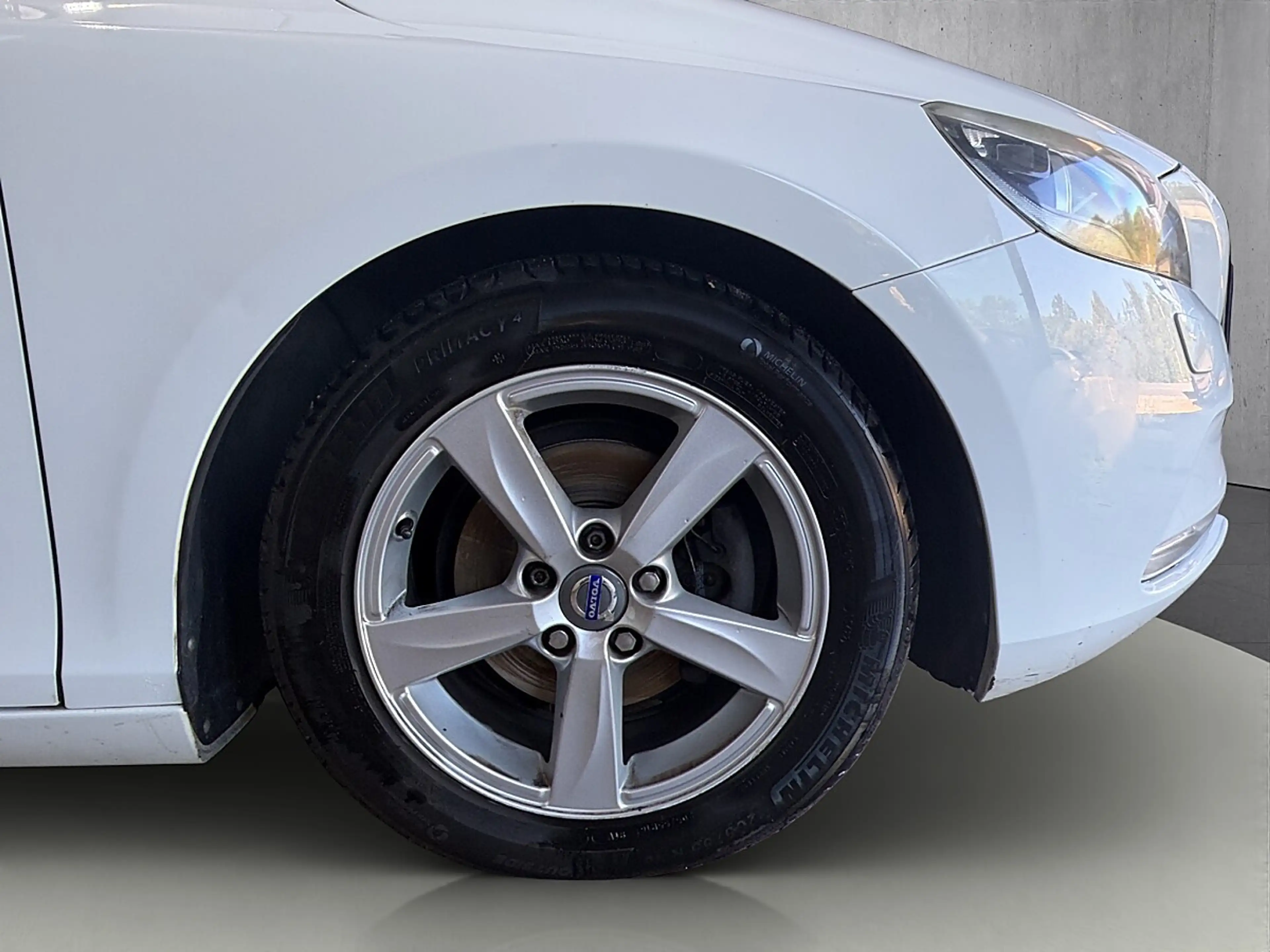 Volvo V40 Kinetic D2 — photo 13