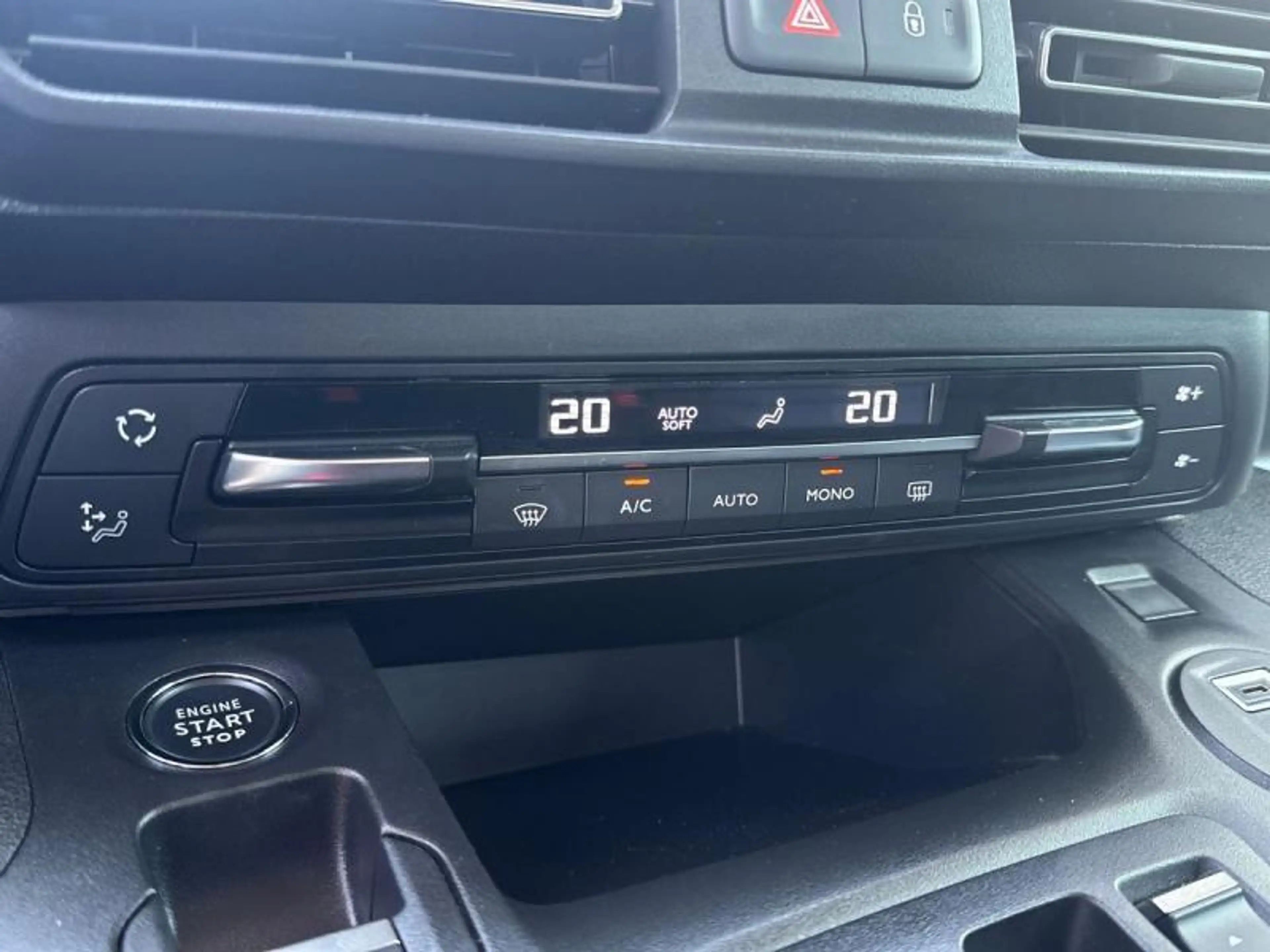 Toyota Verso SWB Family+cam+gps+sens achter — photo 12