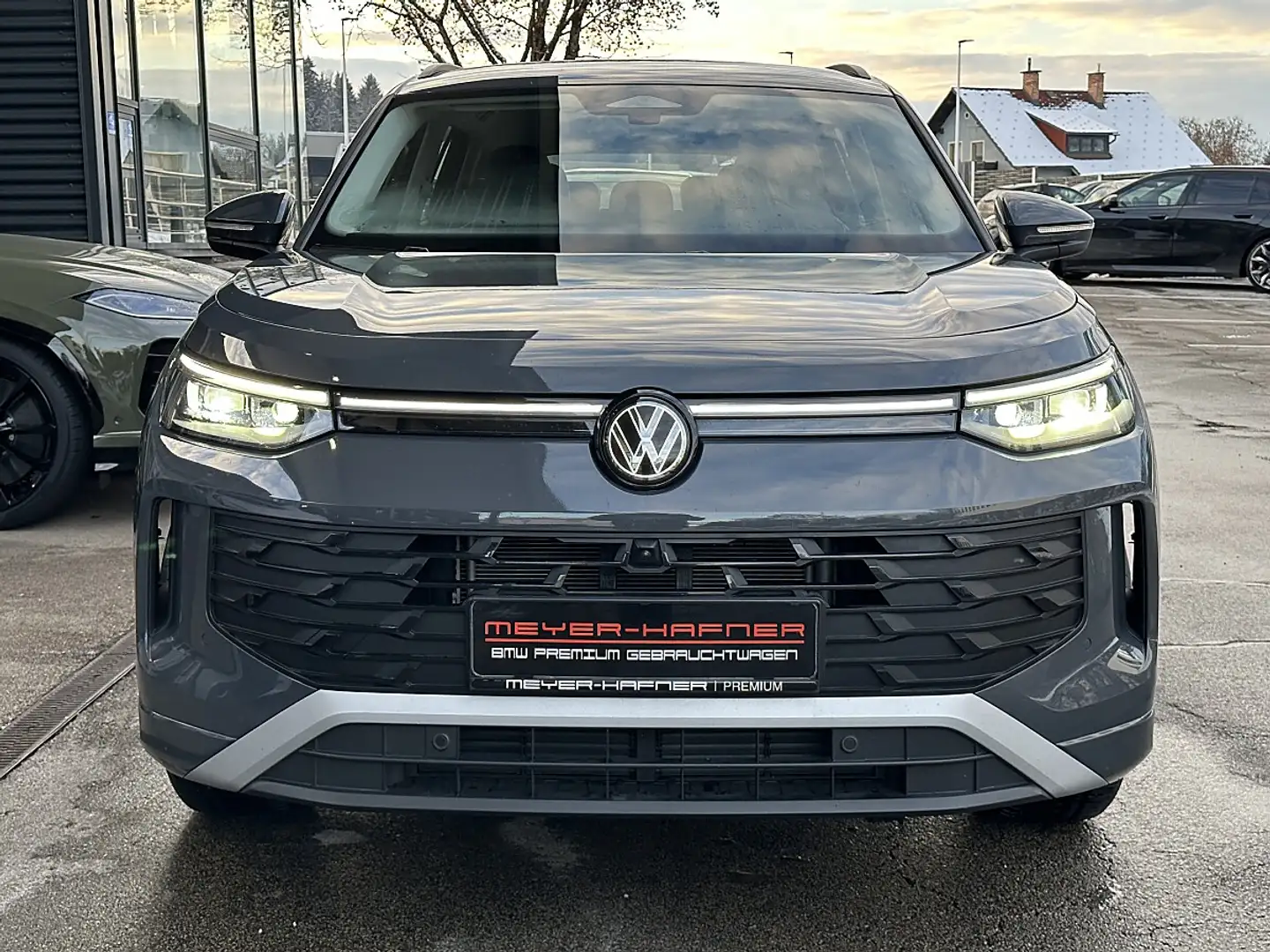 Volkswagen Tayron 1,5 eTSI ACT Life DSG 7 Sitze ,AHK Grau - 2