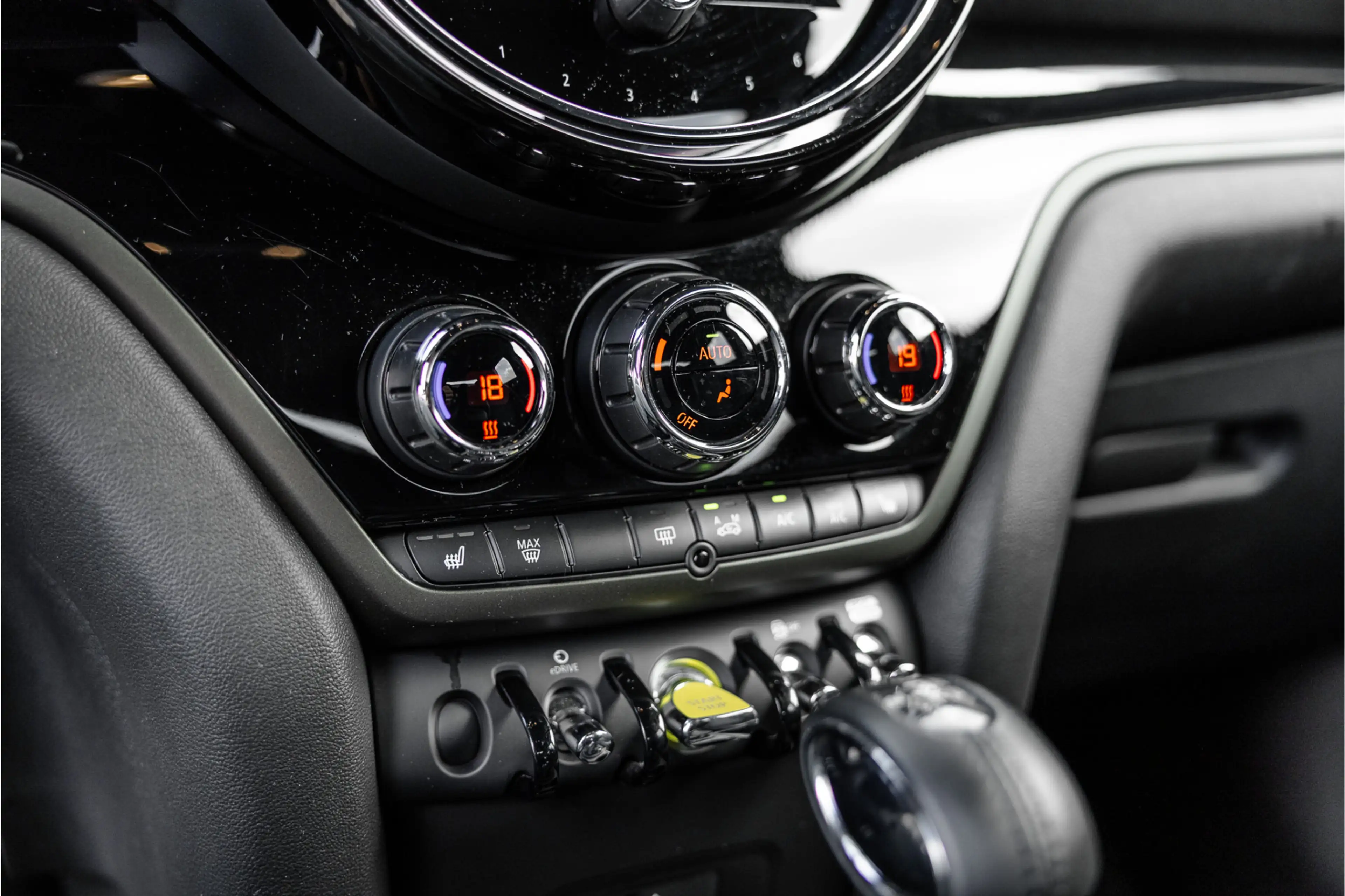 MINI Cooper SE Countryman 1.5 ALL4 Leder / Camera / 18 inch / Carplay — photo 18