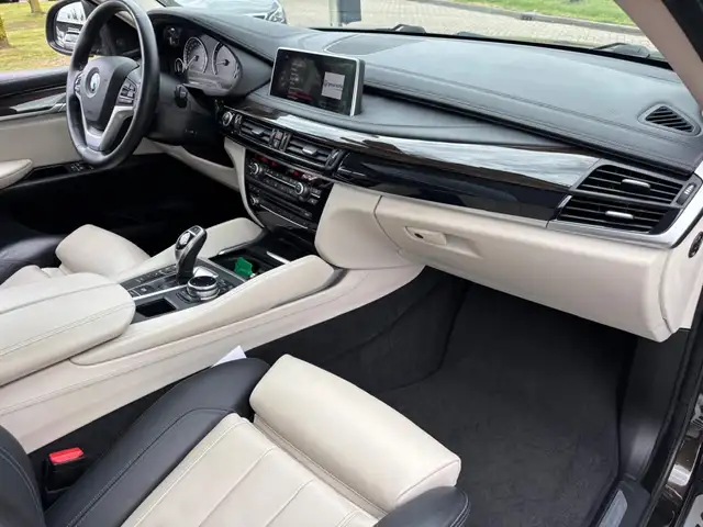 BMW X6 view 12