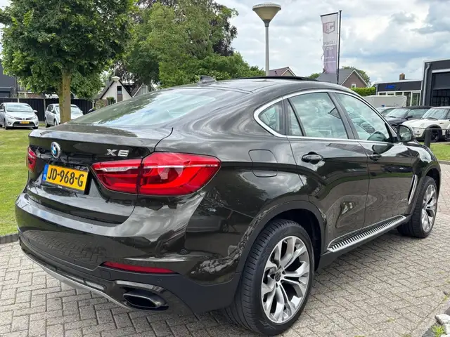 BMW X6 view 5