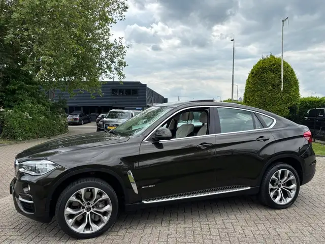 BMW X6 view 8
