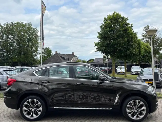 BMW X6 view 4