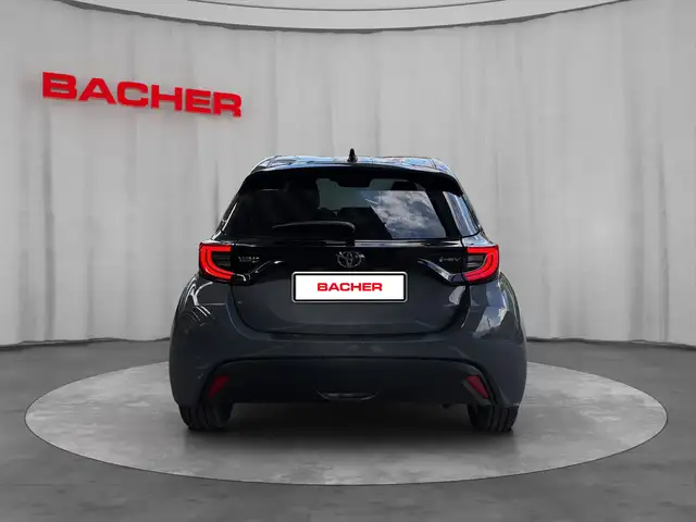 Toyota Yaris view 4