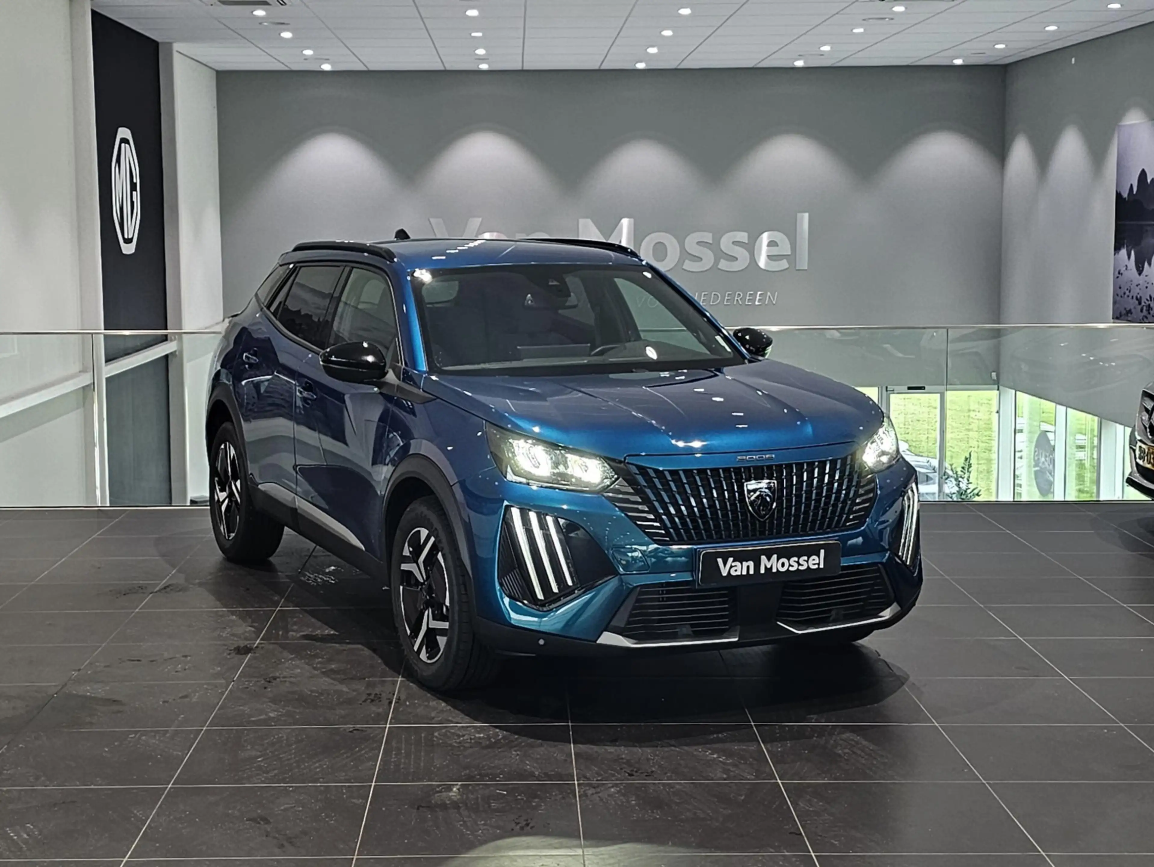 Peugeot 2008 1.2 PureTech 100 Allure — photo 3