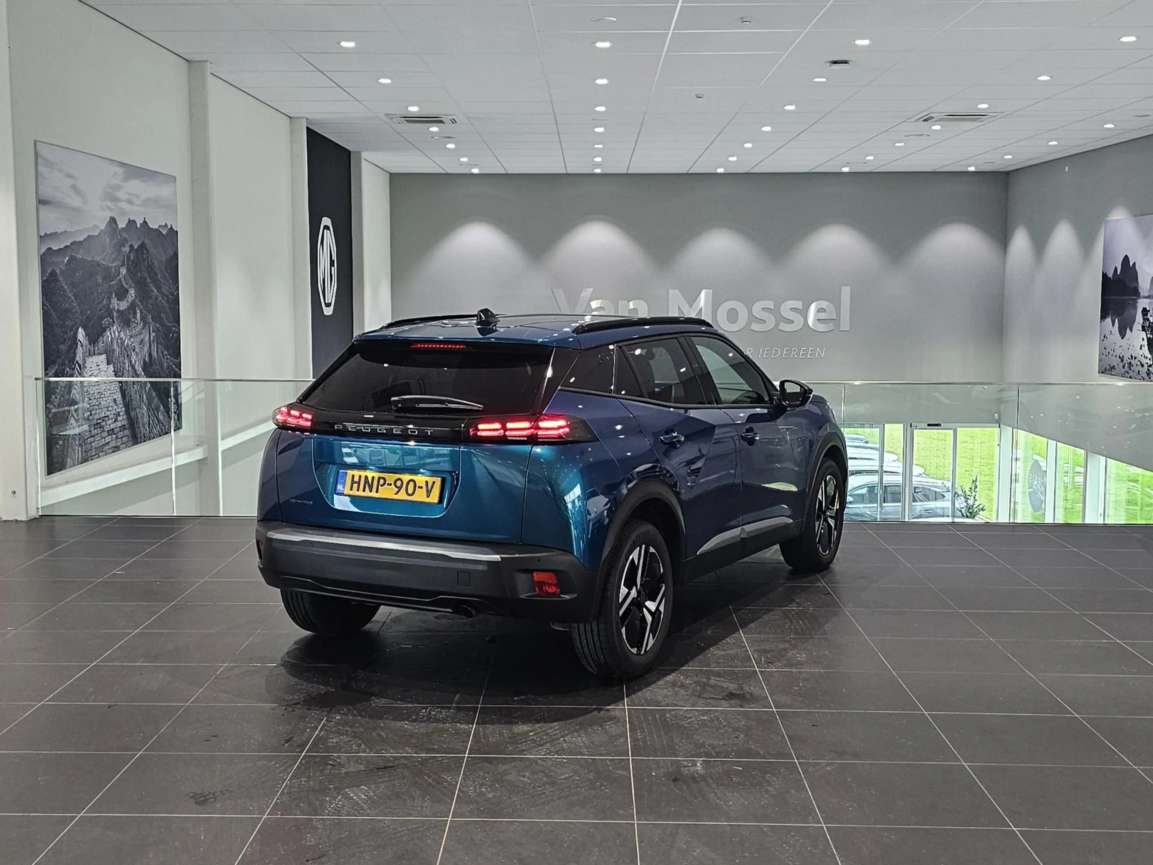 Peugeot 2008 1.2 PureTech 100 Allure — photo 5