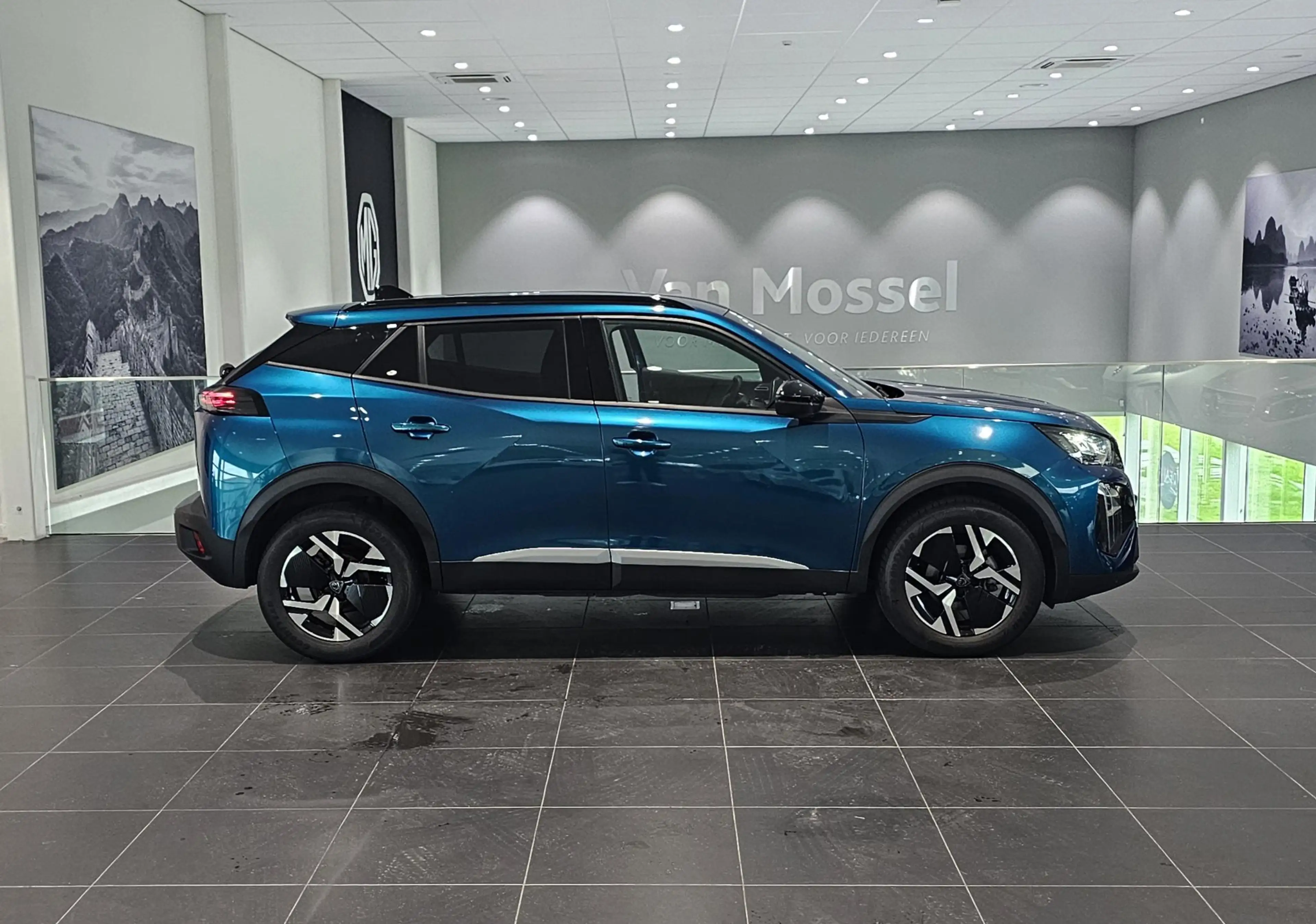 Peugeot 2008 1.2 PureTech 100 Allure — photo 4