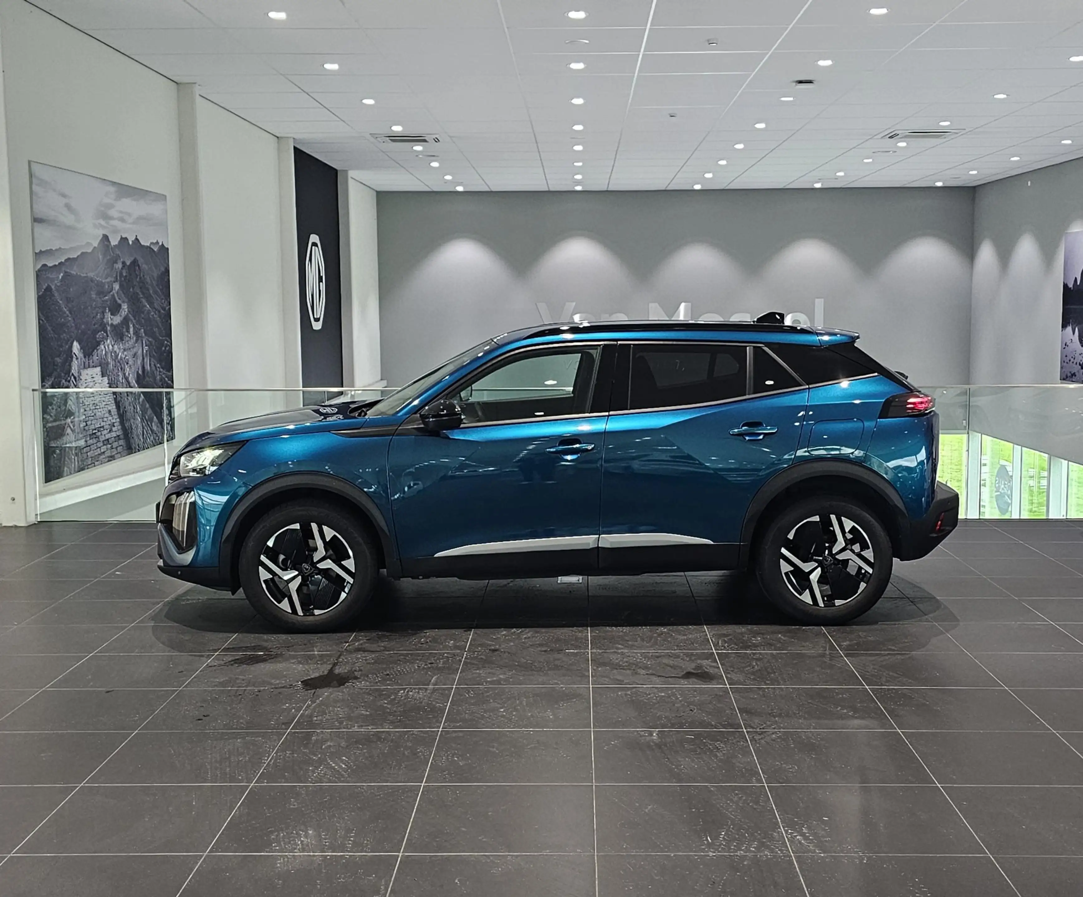 Peugeot 2008 1.2 PureTech 100 Allure — photo 8