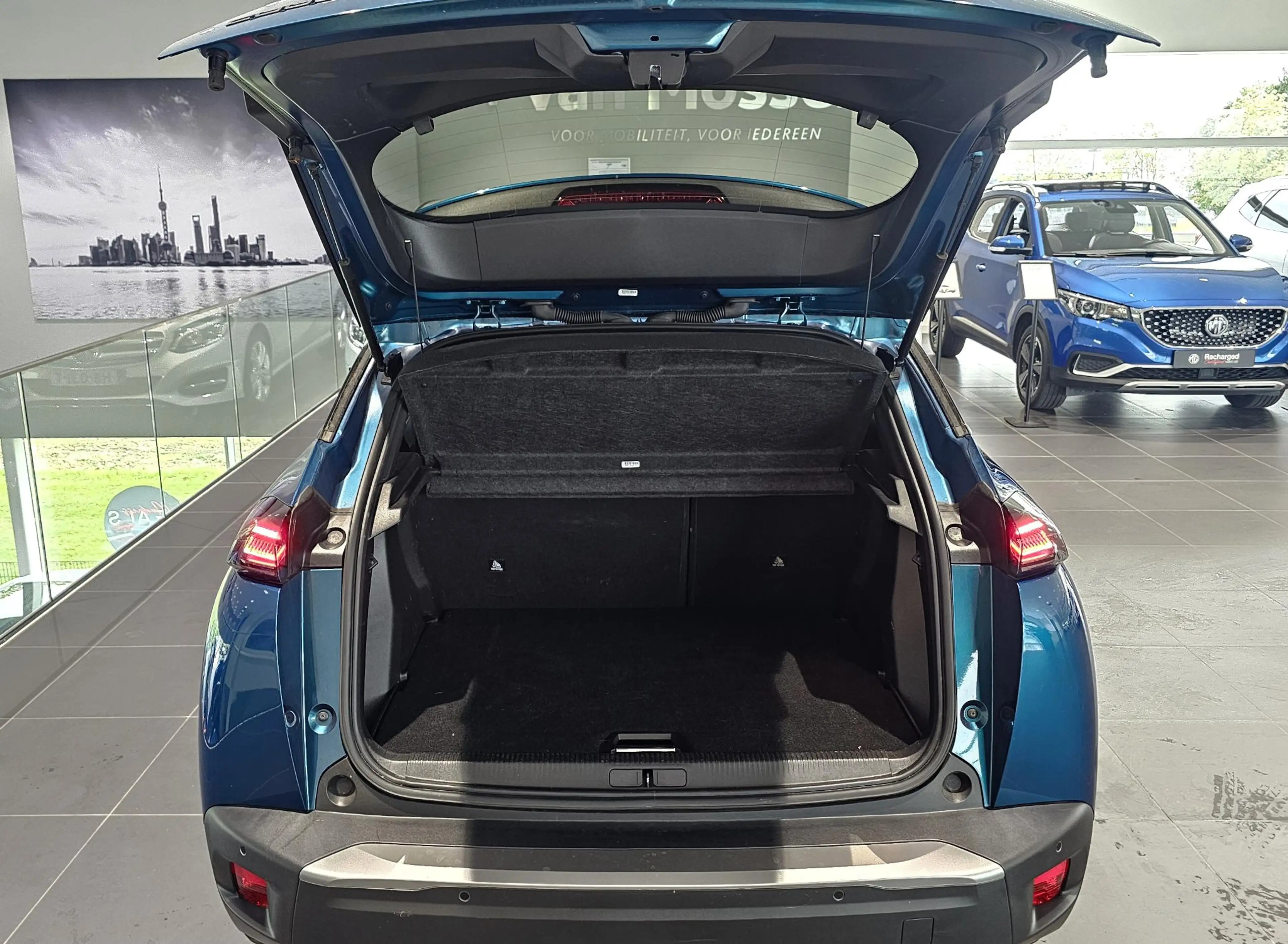 Peugeot 2008 1.2 PureTech 100 Allure — photo 9