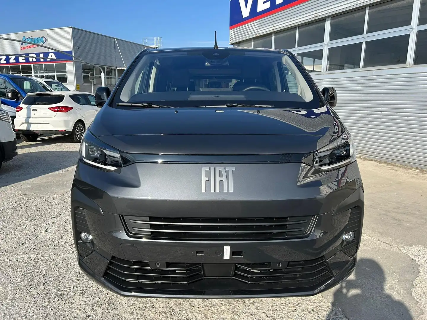 Fiat Ulysse M1 - L3H1 2.0 BlueHdi 180cv AT8 Gris - 2