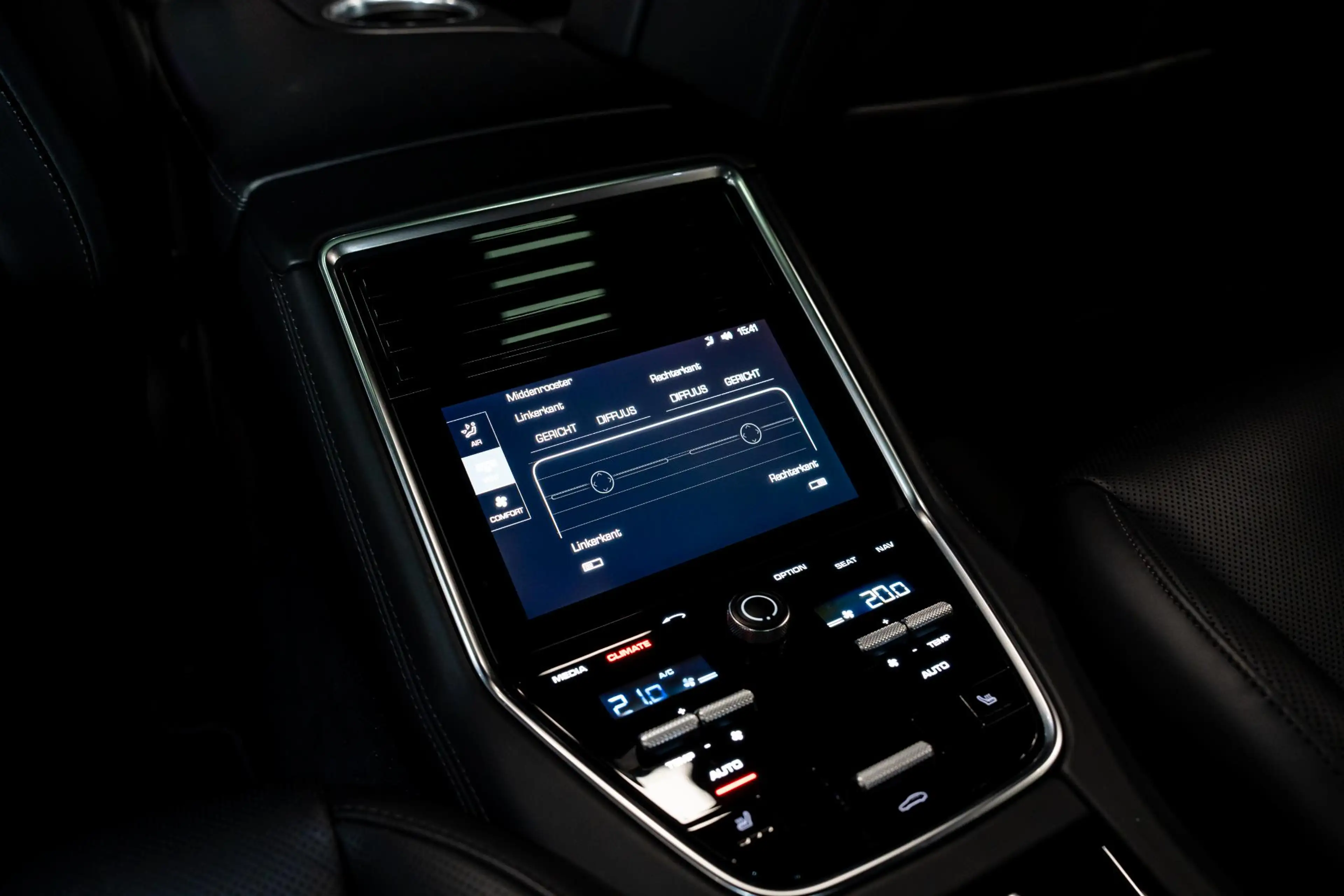 Porsche Panamera 4S 4.0 Diesel V8 *BOSE / Panorama / 18-wegs Stoele — photo 45
