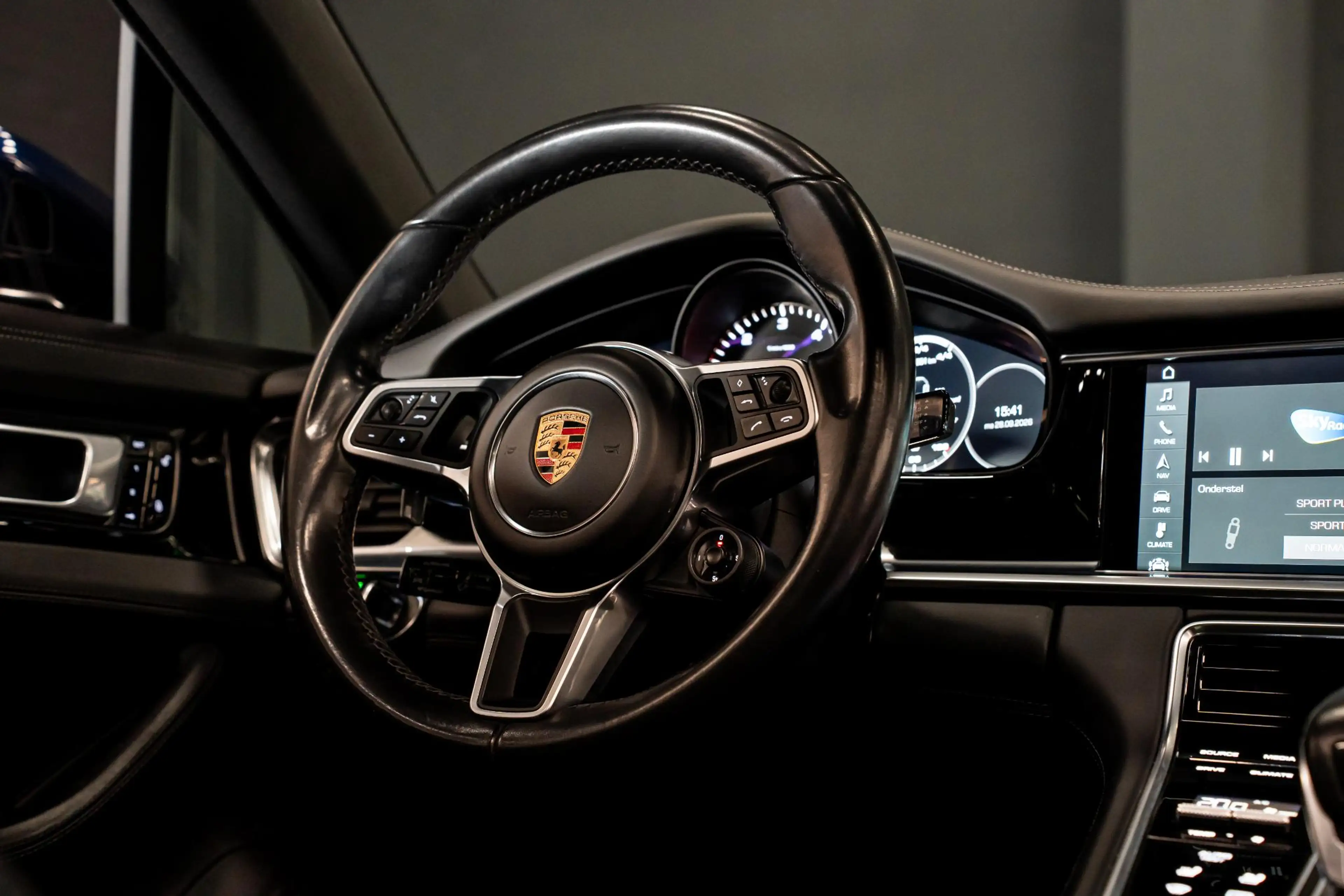 Porsche Panamera 4S 4.0 Diesel V8 *BOSE / Panorama / 18-wegs Stoele — photo 16