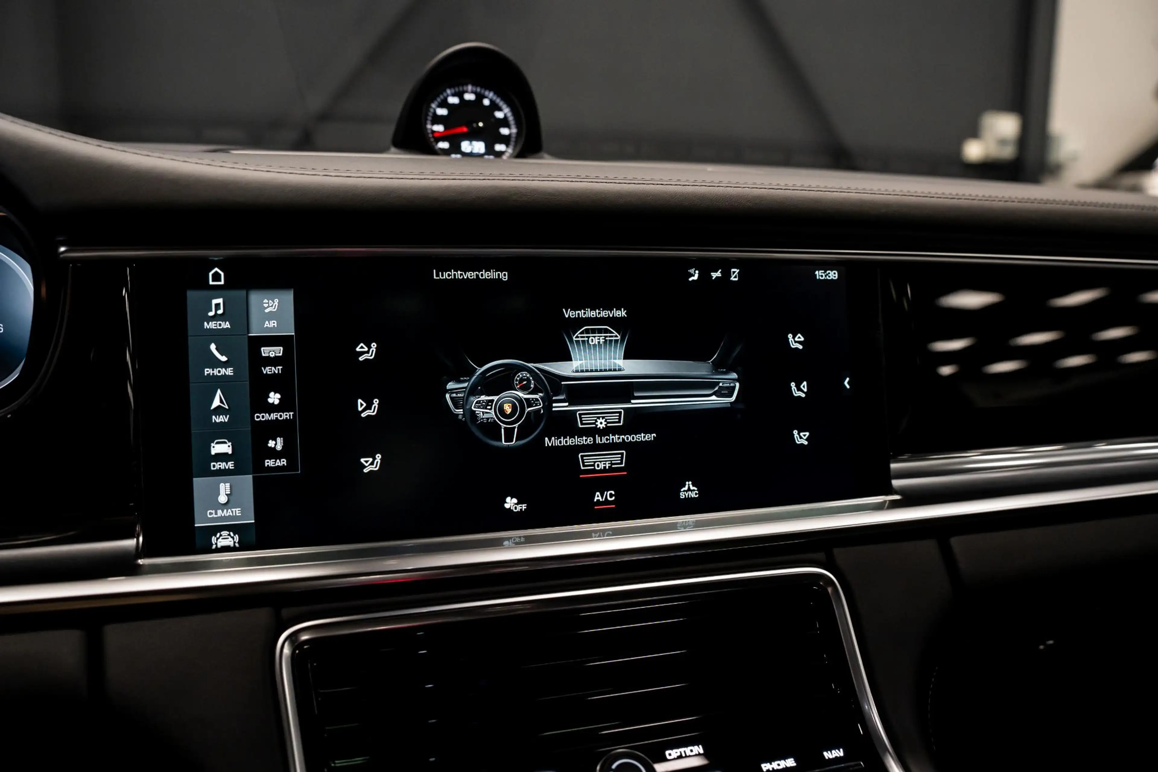 Porsche Panamera 4S 4.0 Diesel V8 *BOSE / Panorama / 18-wegs Stoele — photo 29