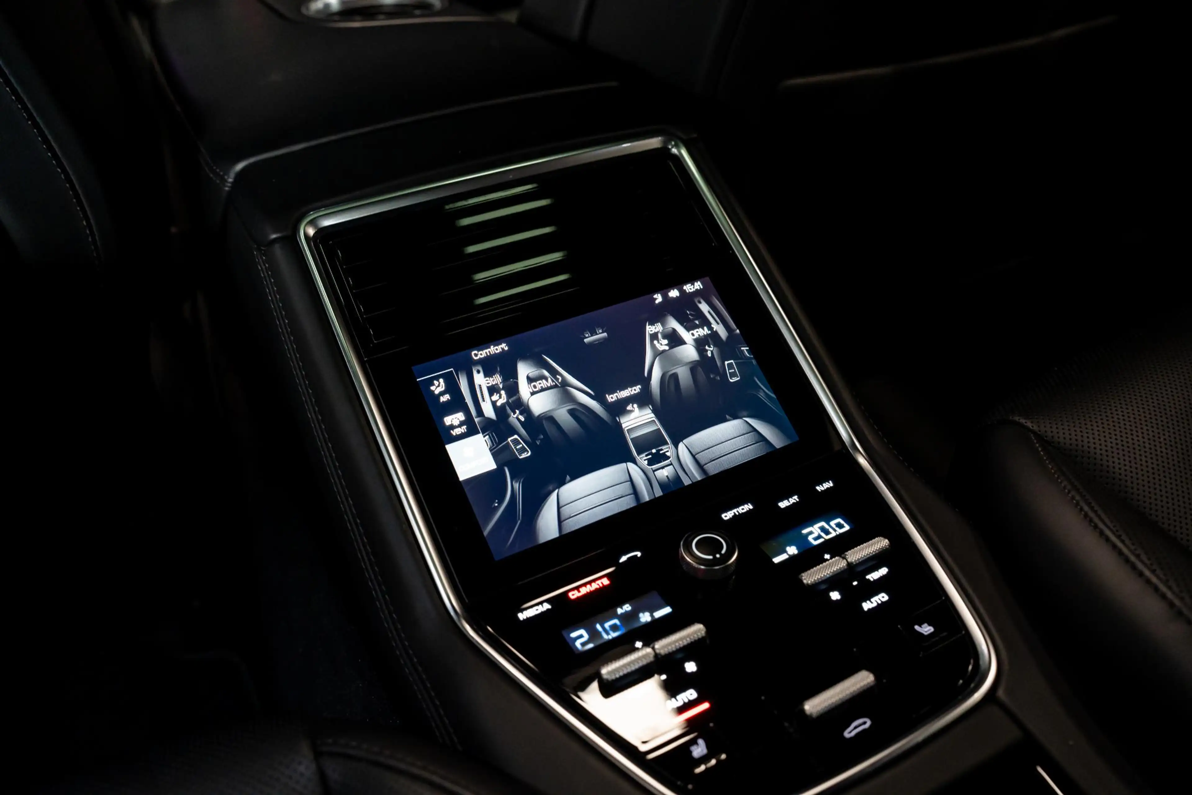 Porsche Panamera 4S 4.0 Diesel V8 *BOSE / Panorama / 18-wegs Stoele — photo 36