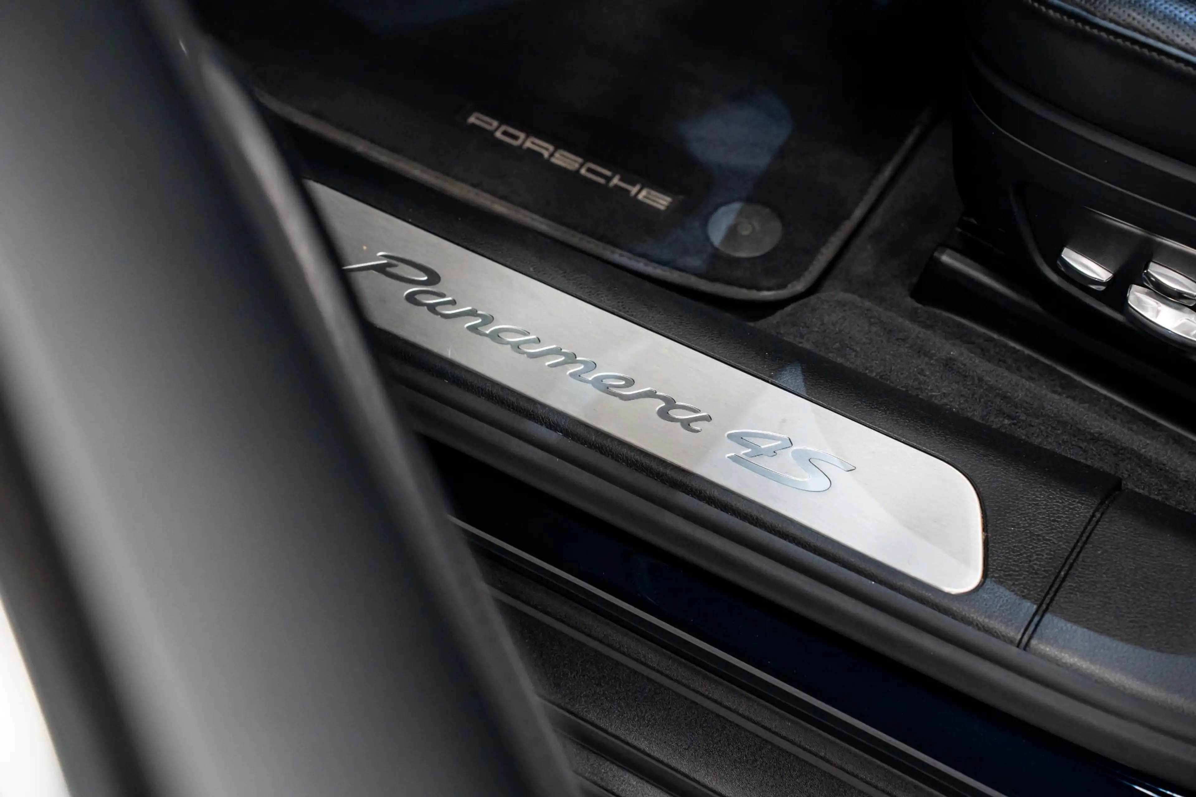 Porsche Panamera 4S 4.0 Diesel V8 *BOSE / Panorama / 18-wegs Stoele — photo 14