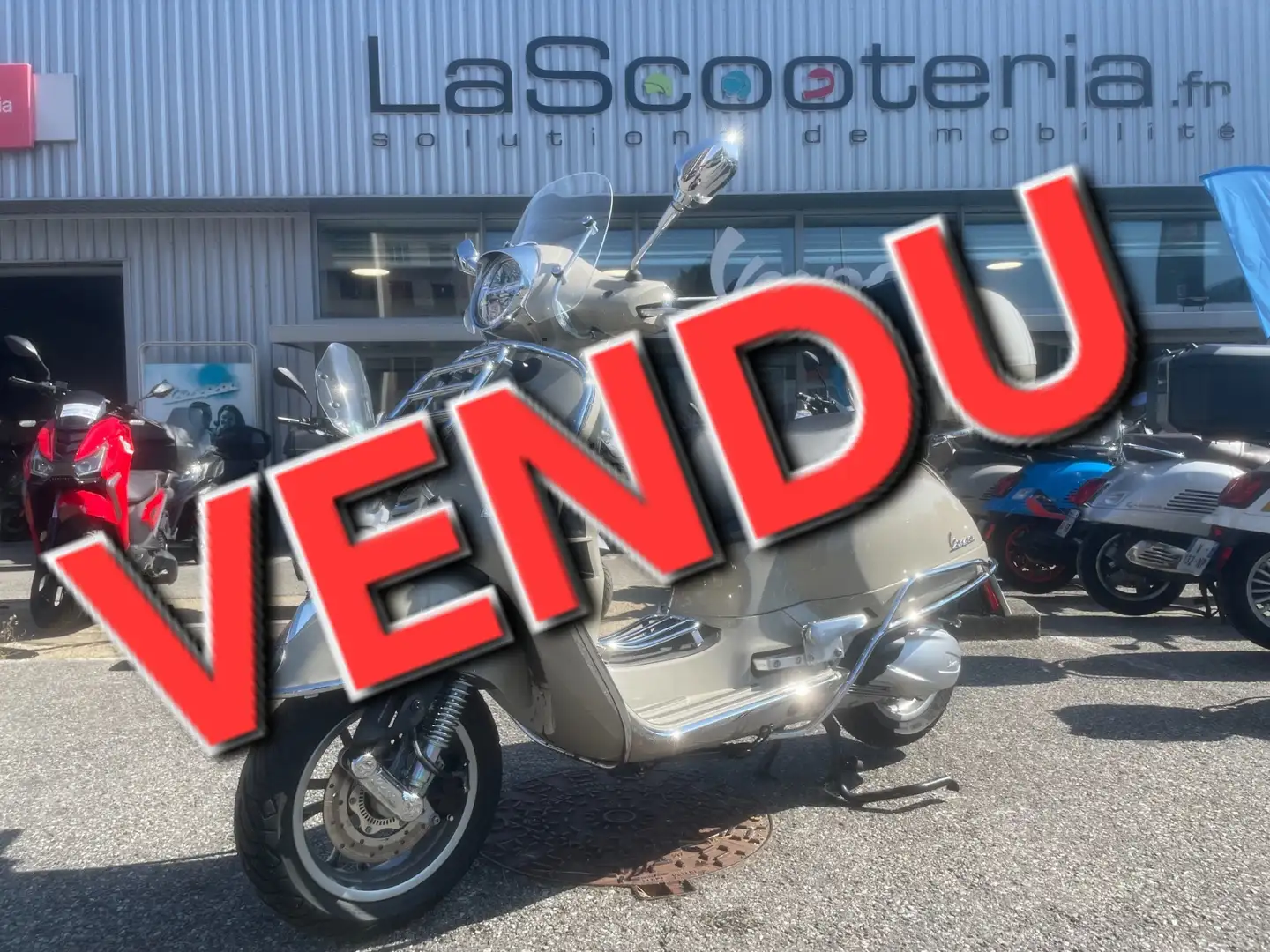 Vespa GTS 300 Beige - 1