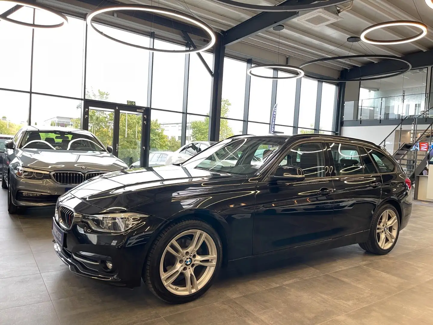 BMW 318 d Touring *Sport Line*LED*AHK* Black - 2