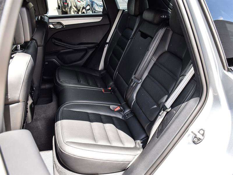 2024 Porsche Macan T Silver thumb 18