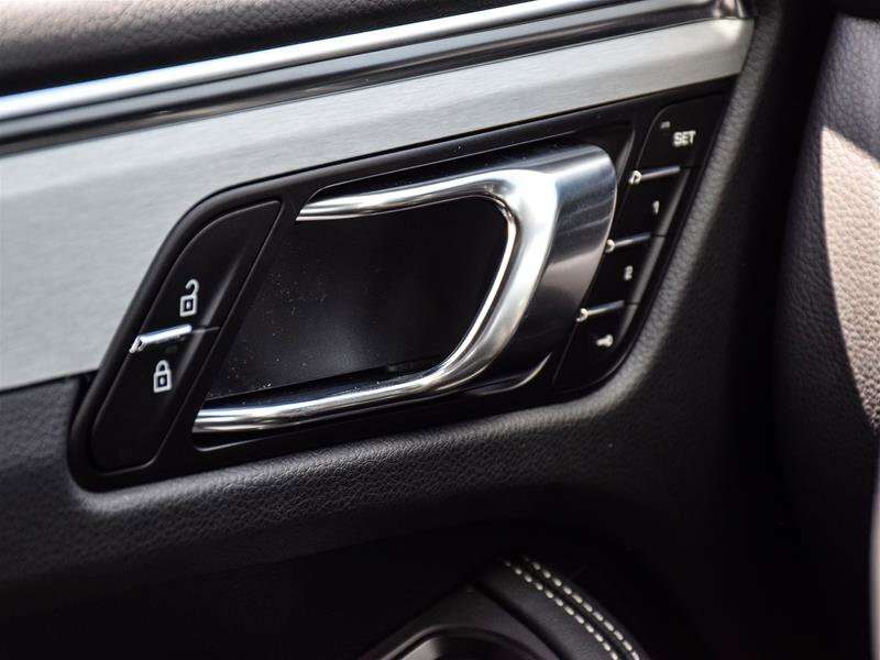 2024 Porsche Macan T Silver thumb 29