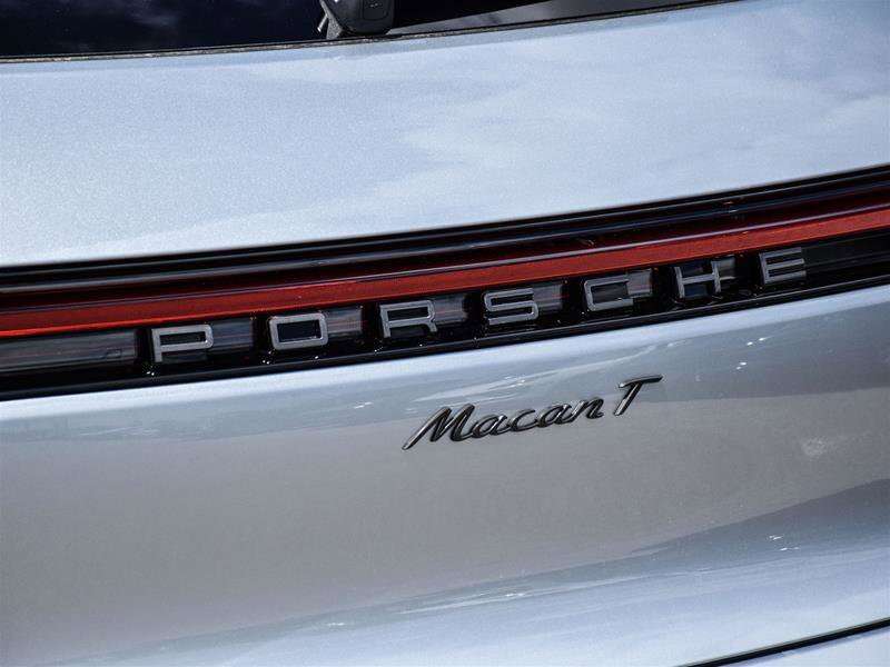 2024 Porsche Macan T Silver thumb 11