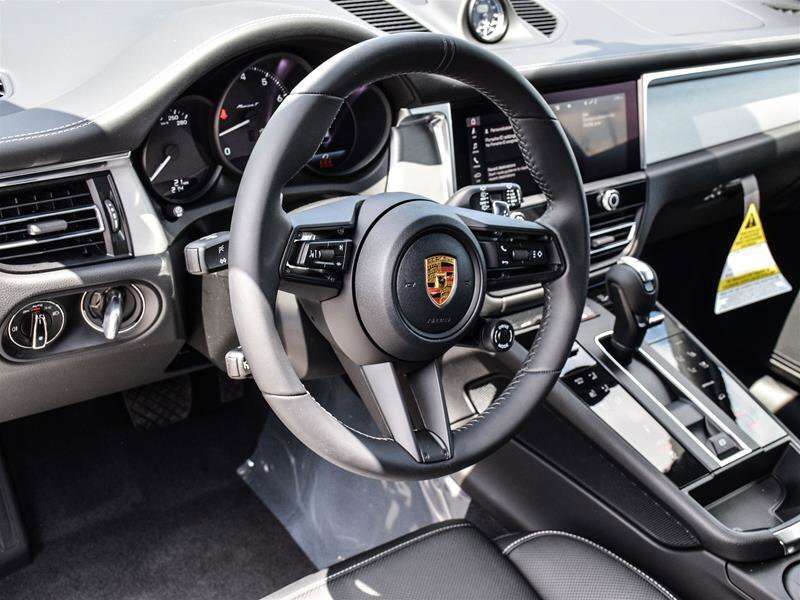 2024 Porsche Macan T Silver thumb 17
