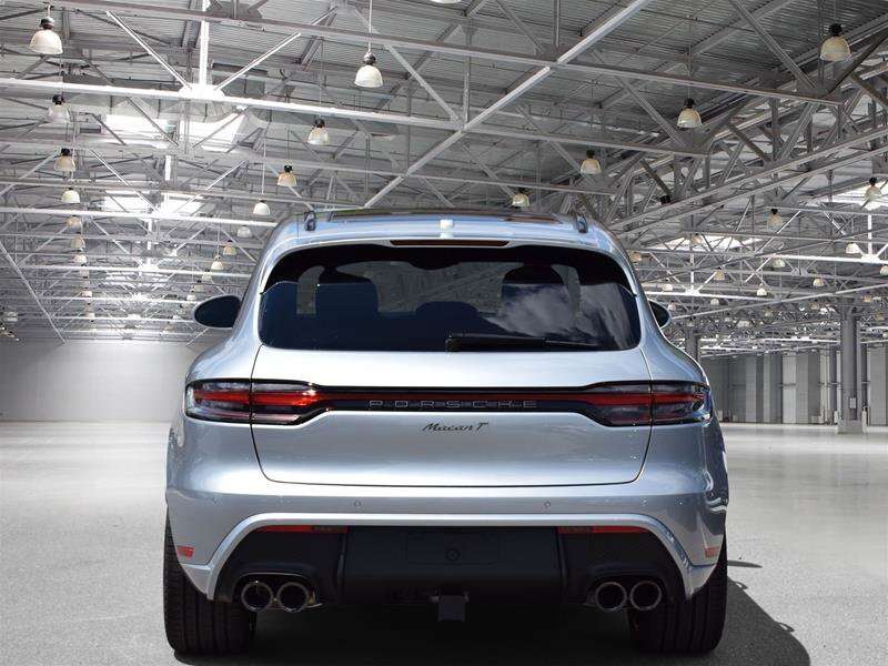 2024 Porsche Macan T Silver thumb 9