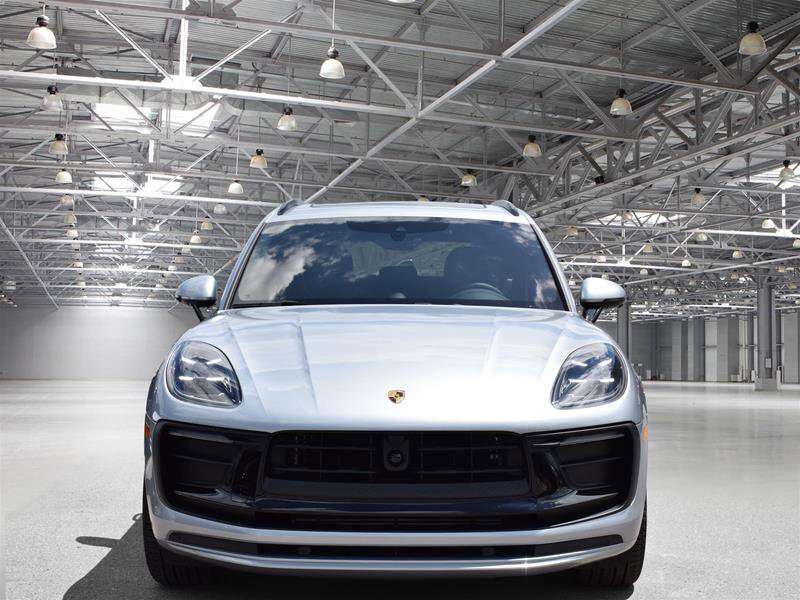2024 Porsche Macan T Silver alt 4