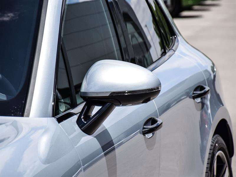 2024 Porsche Macan T Silver alt 3