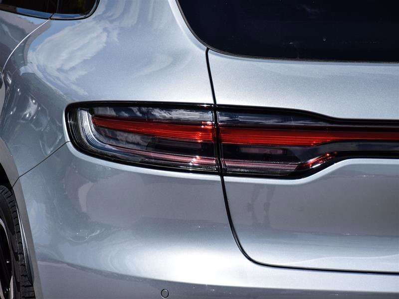 2024 Porsche Macan T Silver thumb 10