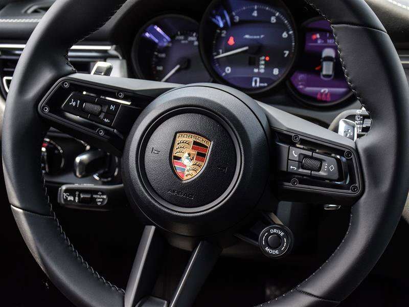 2024 Porsche Macan T Silver thumb 26