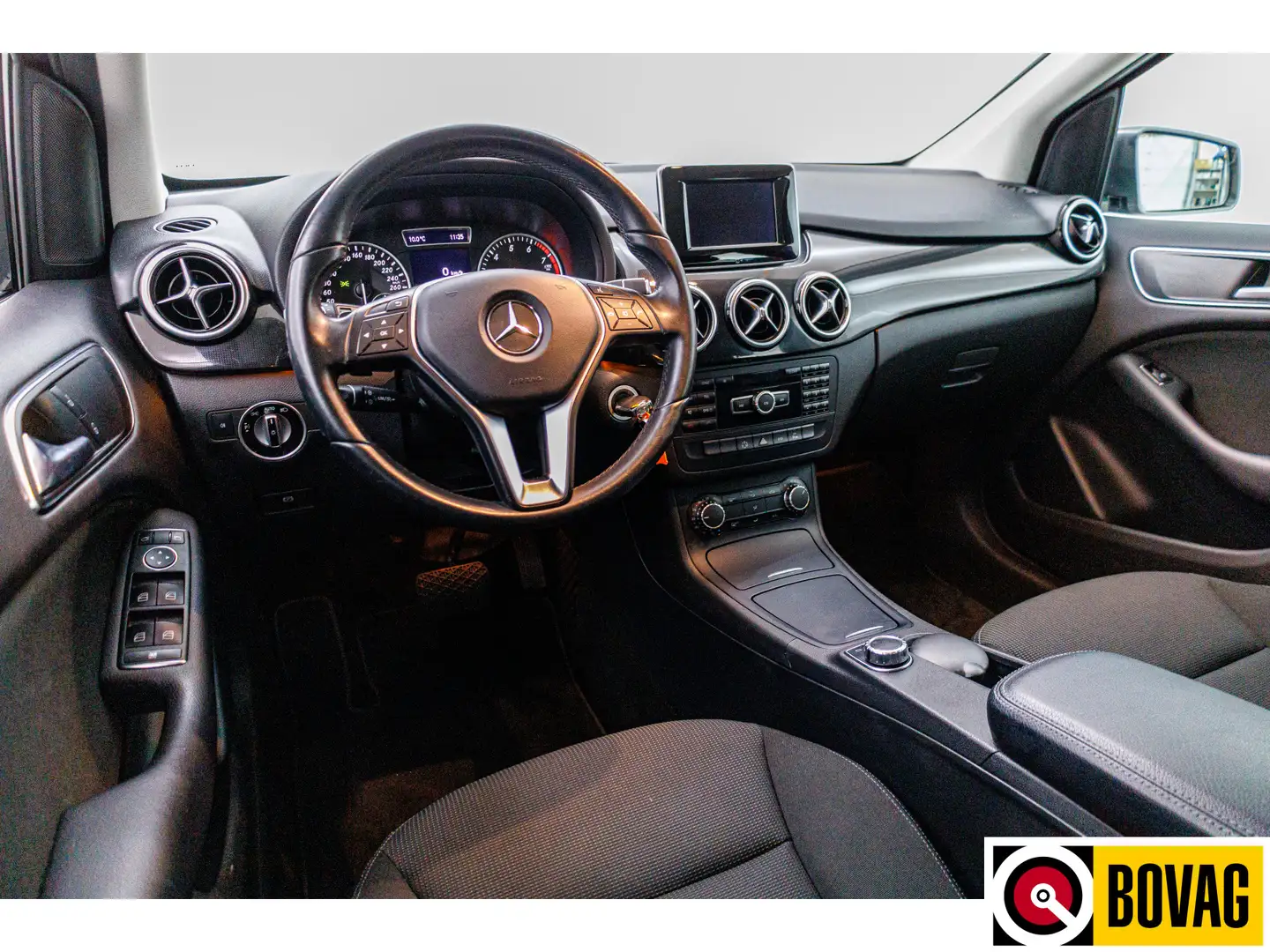 Mercedes-Benz B 180 Ambition automaat | Navigatie | Trekhaak | Parkeer Grijs - 2