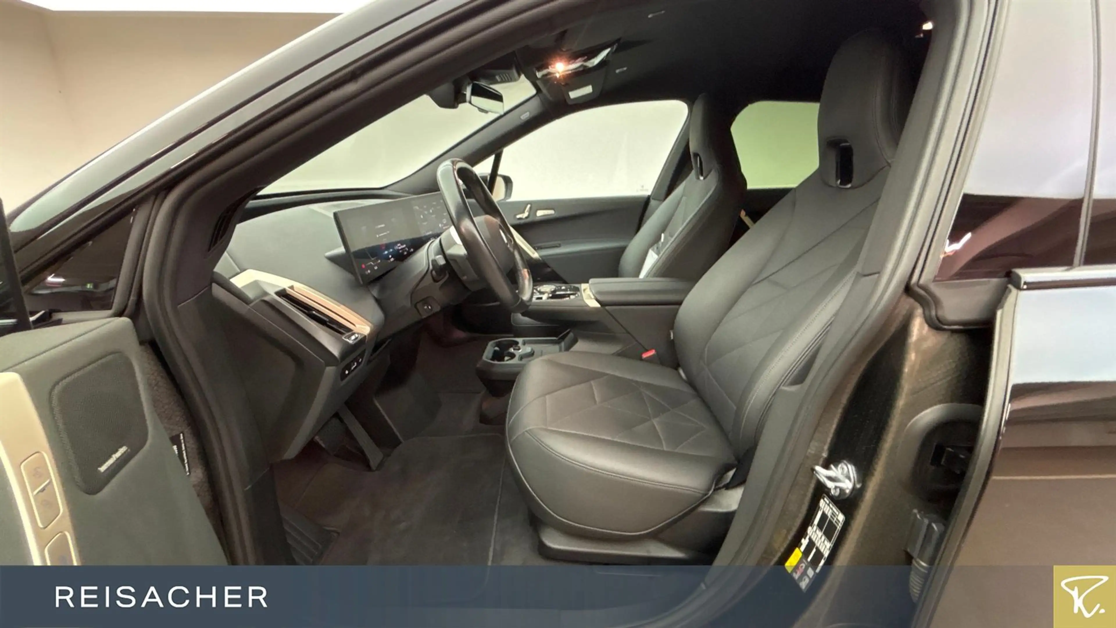BMW iX A xDrive50,DrA+,ParkAs+,Iconic,H&K — photo 4