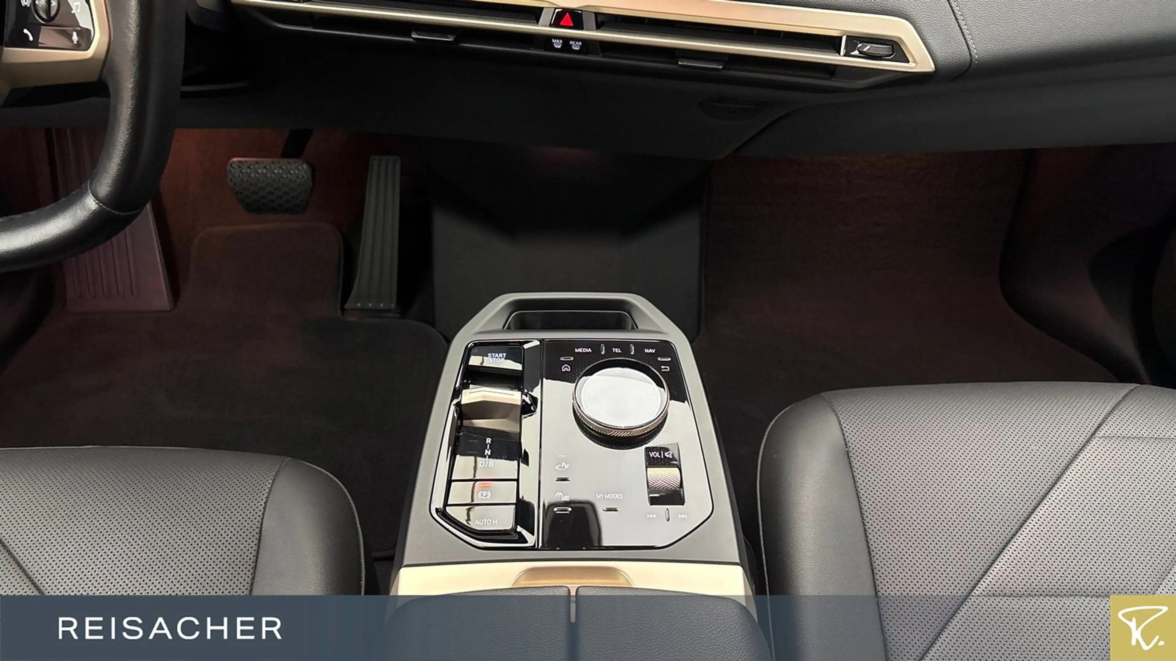 BMW iX A xDrive50,DrA+,ParkAs+,Iconic,H&K — photo 10