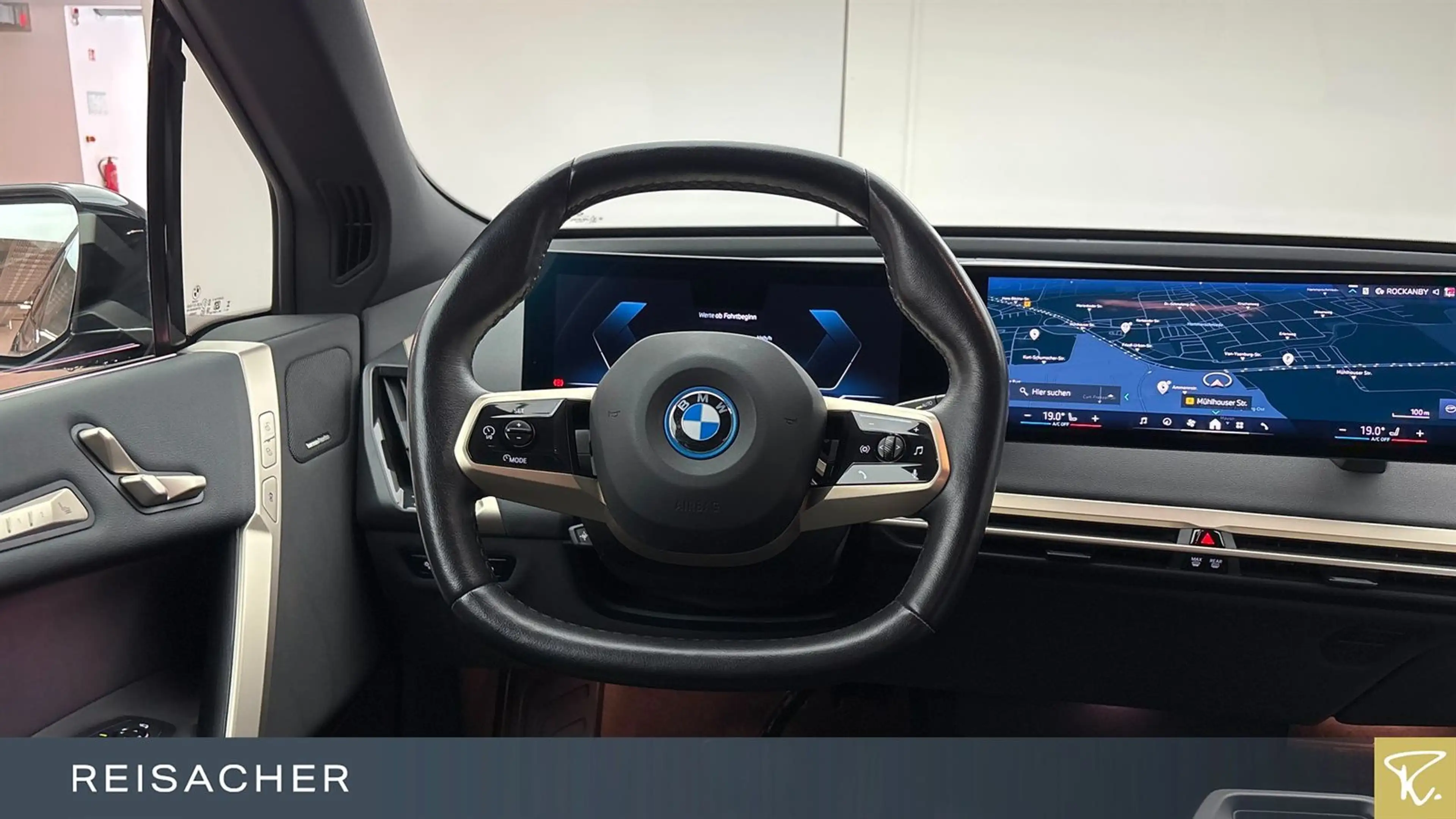 BMW iX A xDrive50,DrA+,ParkAs+,Iconic,H&K — photo 5