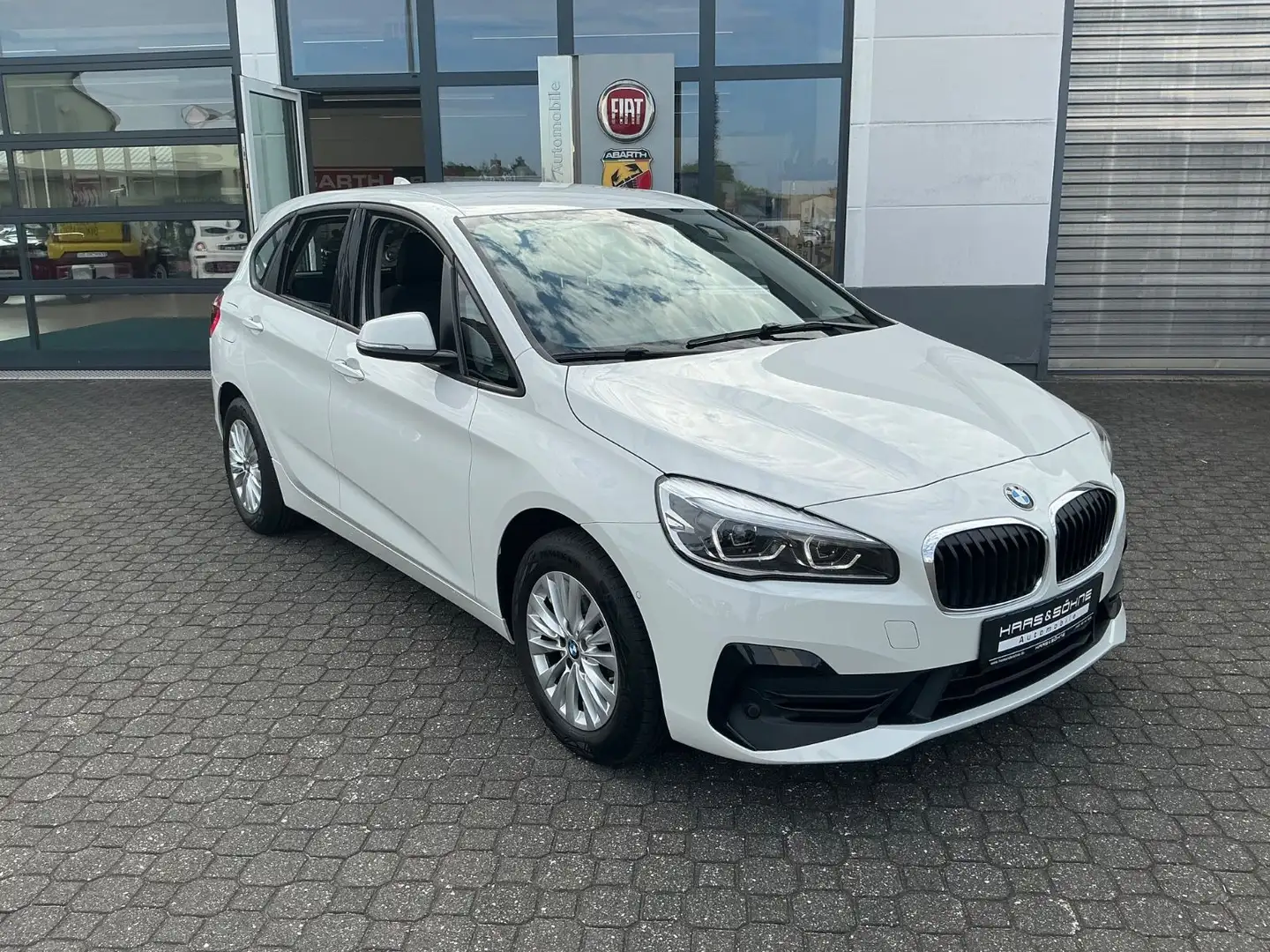 BMW 218 Advantage *NAV/DAB/PDC/SH* Weiß - 1