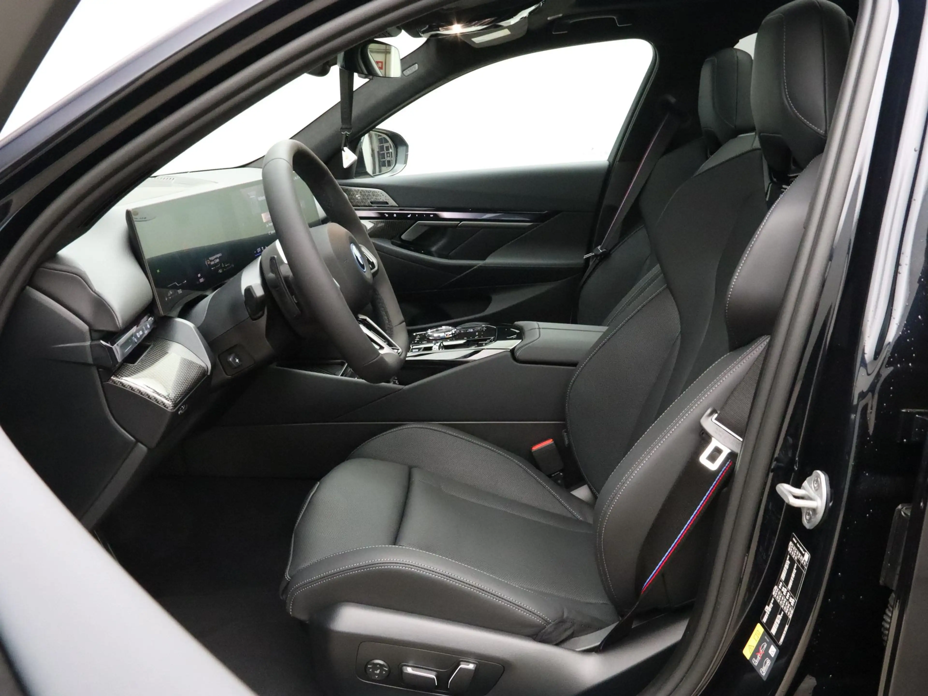 BMW 550 5 serie 550e xDrive — photo 13