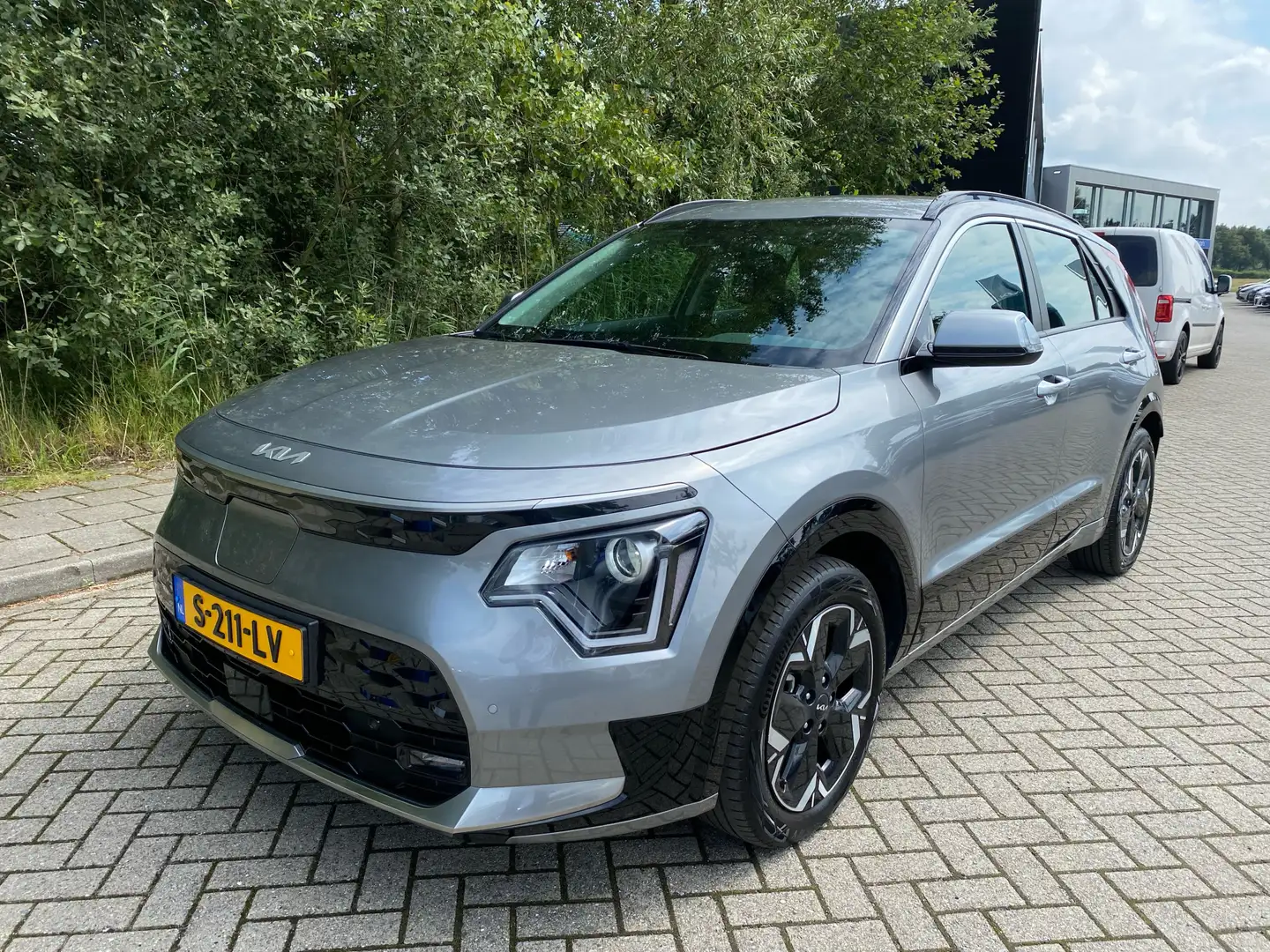 Kia e-Niro EV DynamicLine 64.8 kWh Info Frank 0492-588958 Grijs - 2