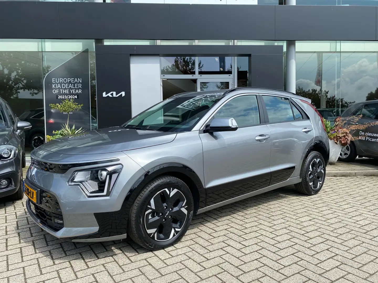 Kia e-Niro EV DynamicLine 64.8 kWh Info Frank 0492-588958 Grijs - 1