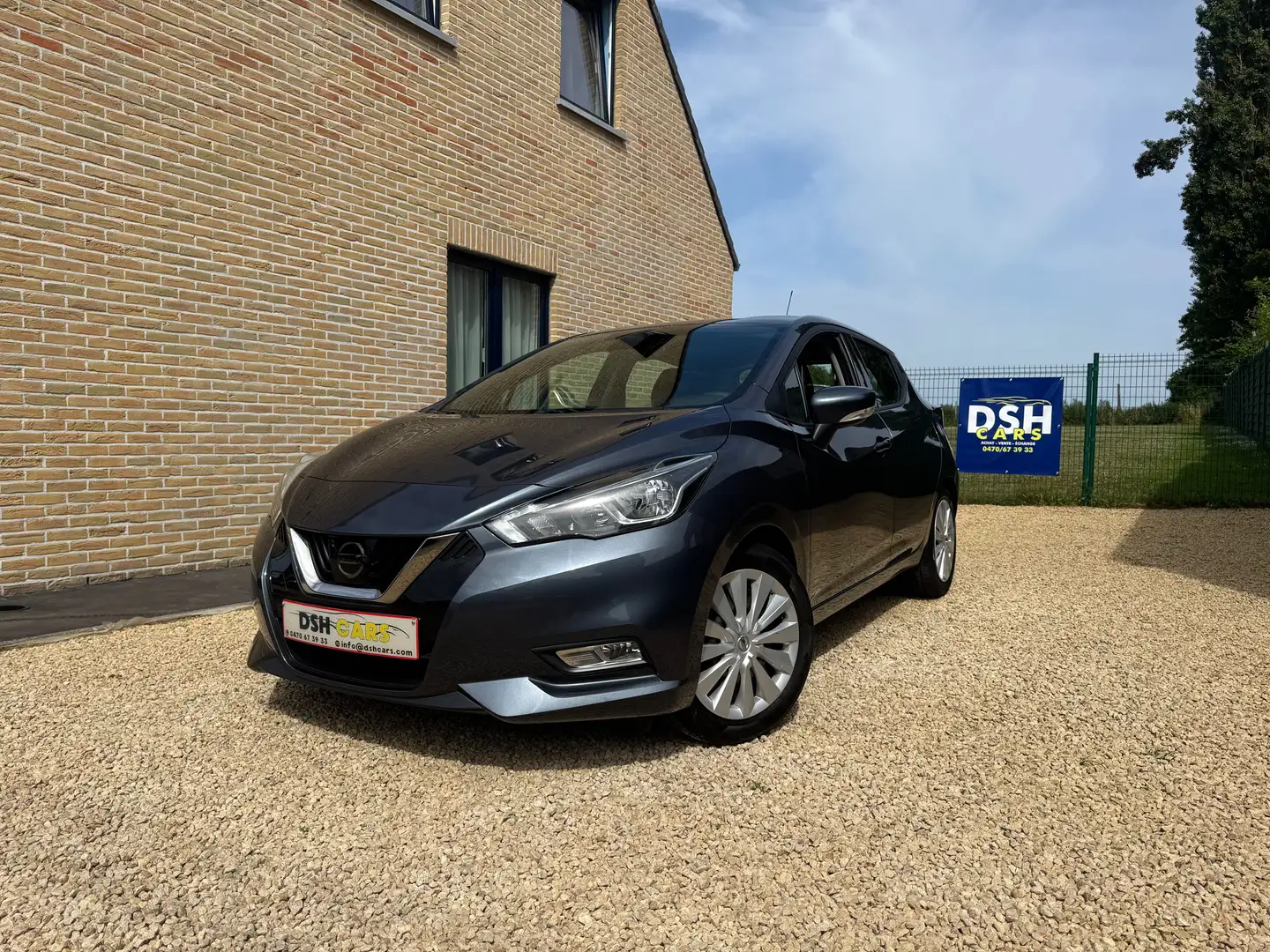 Nissan Micra 0.9 IG-T Bose Grijs - 1
