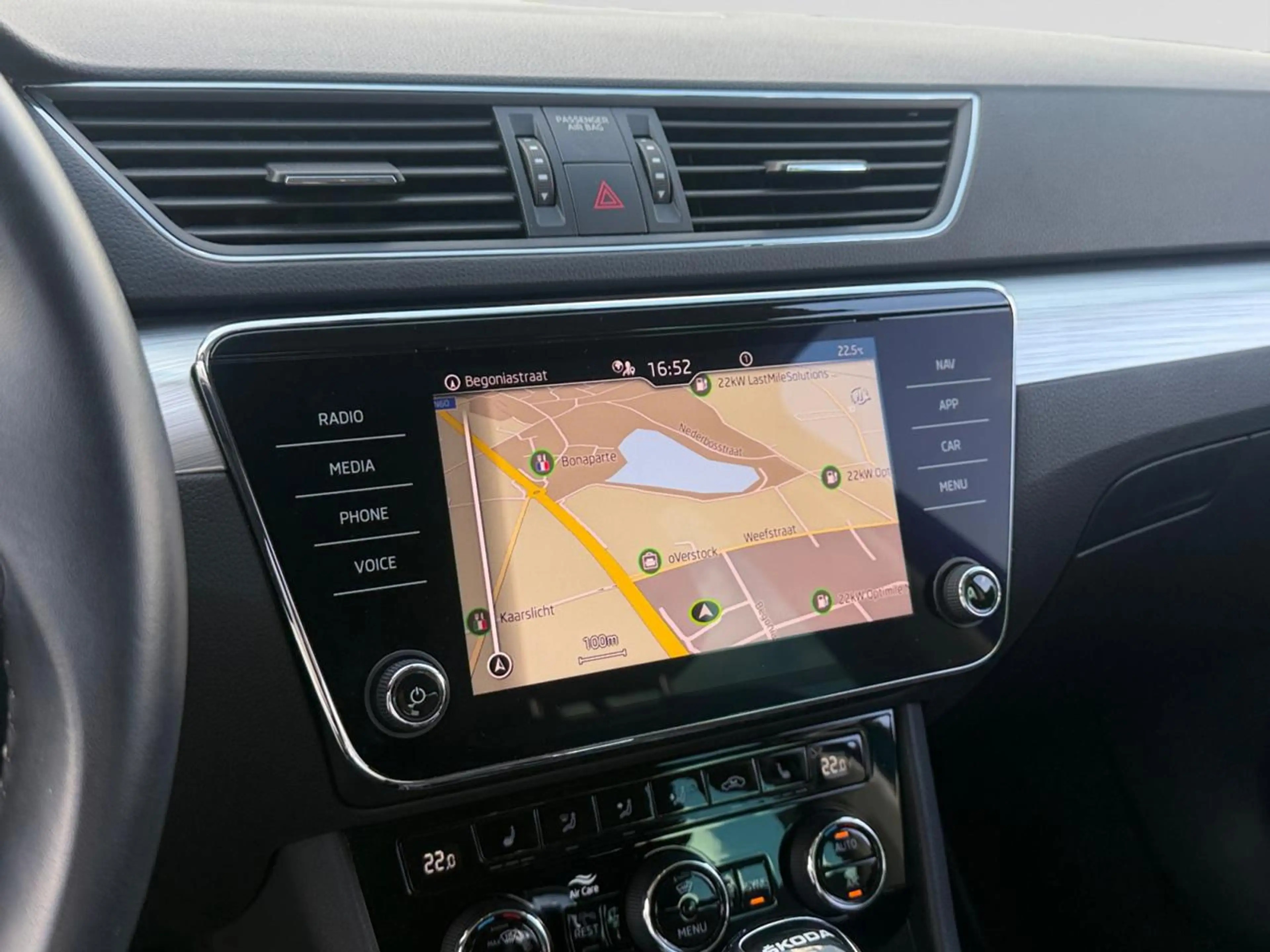 Skoda Superb 1.5 TSI (150pk) AUTOMAAT /// Inklapbare trekhaak ///  Achteruitrijcamera /// Zetelverwarming Vooraan — photo 7
