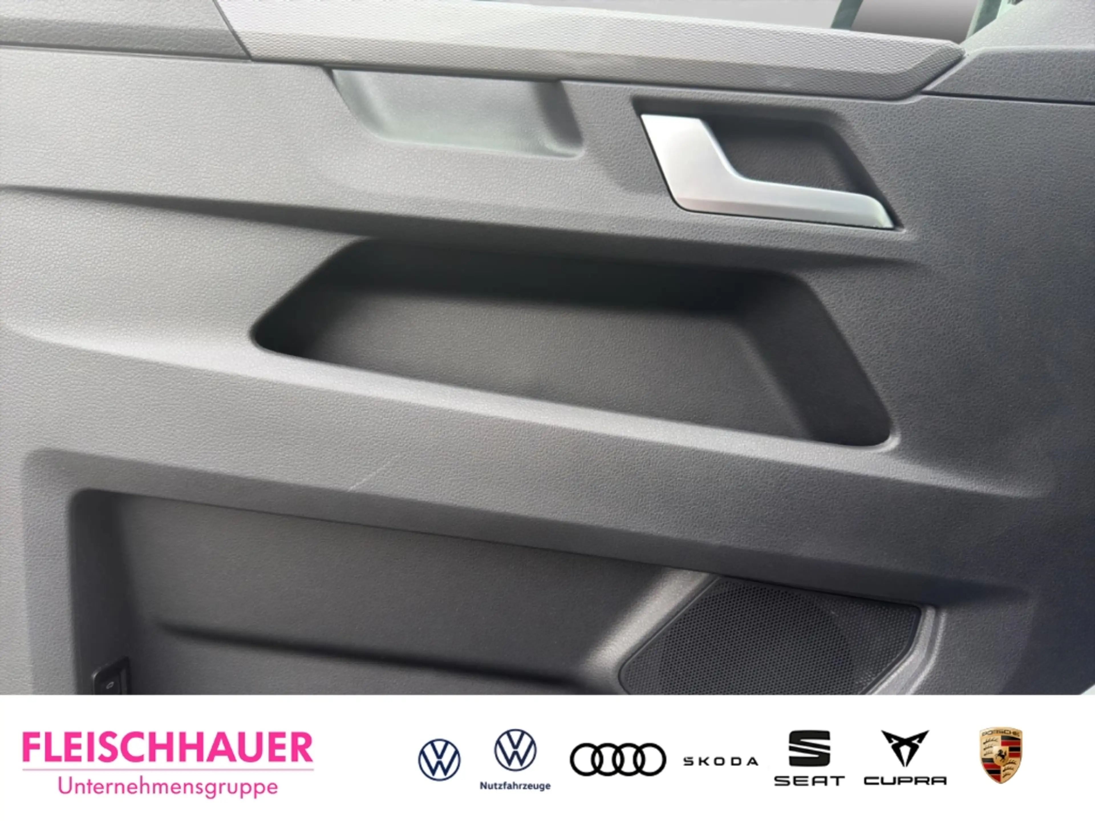 Volkswagen T6.1 Multivan 2,0 TDI Generation Six AHK+RK+LED+CarPlay+Navi+ACC — photo 10