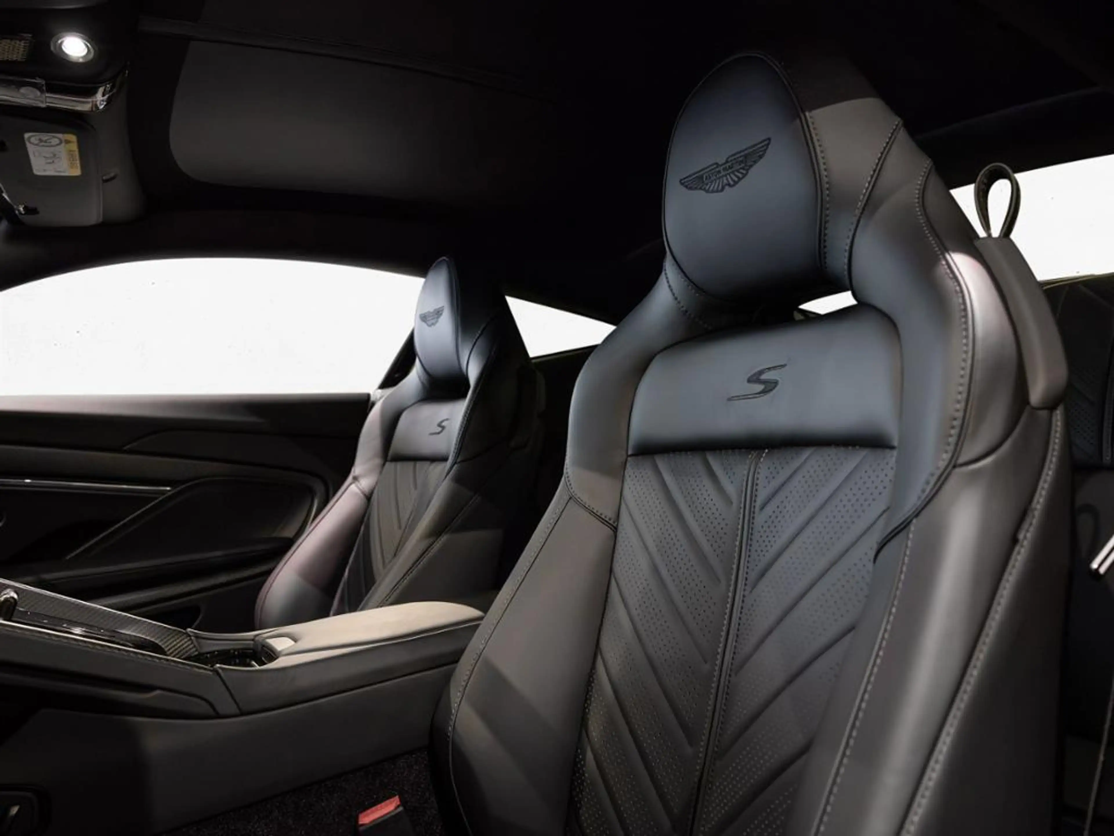 Aston Martin DB12 S Coupe Aston Martin Hamburg — photo 13