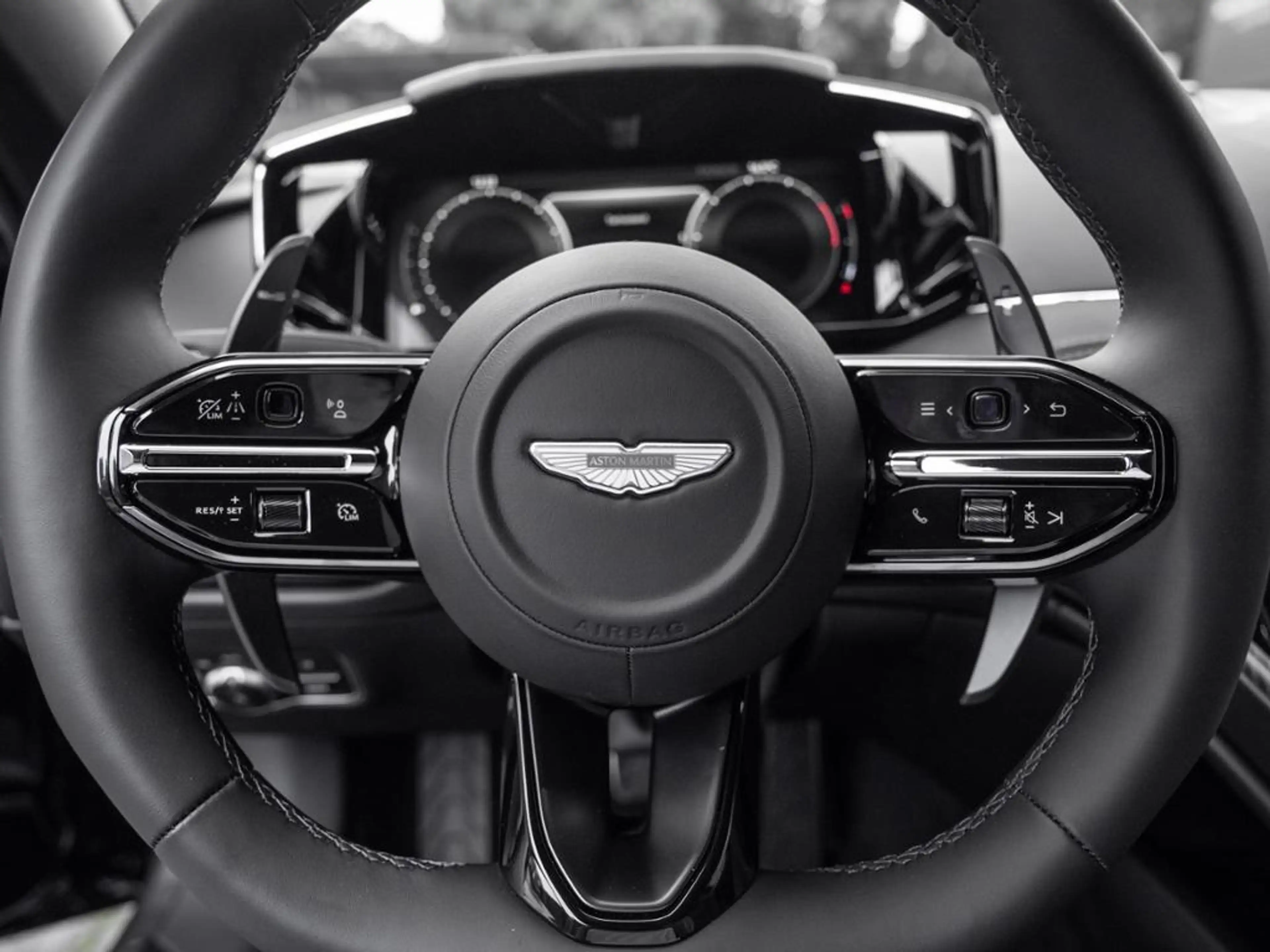 Aston Martin DB12 S Coupe Aston Martin Hamburg — photo 12