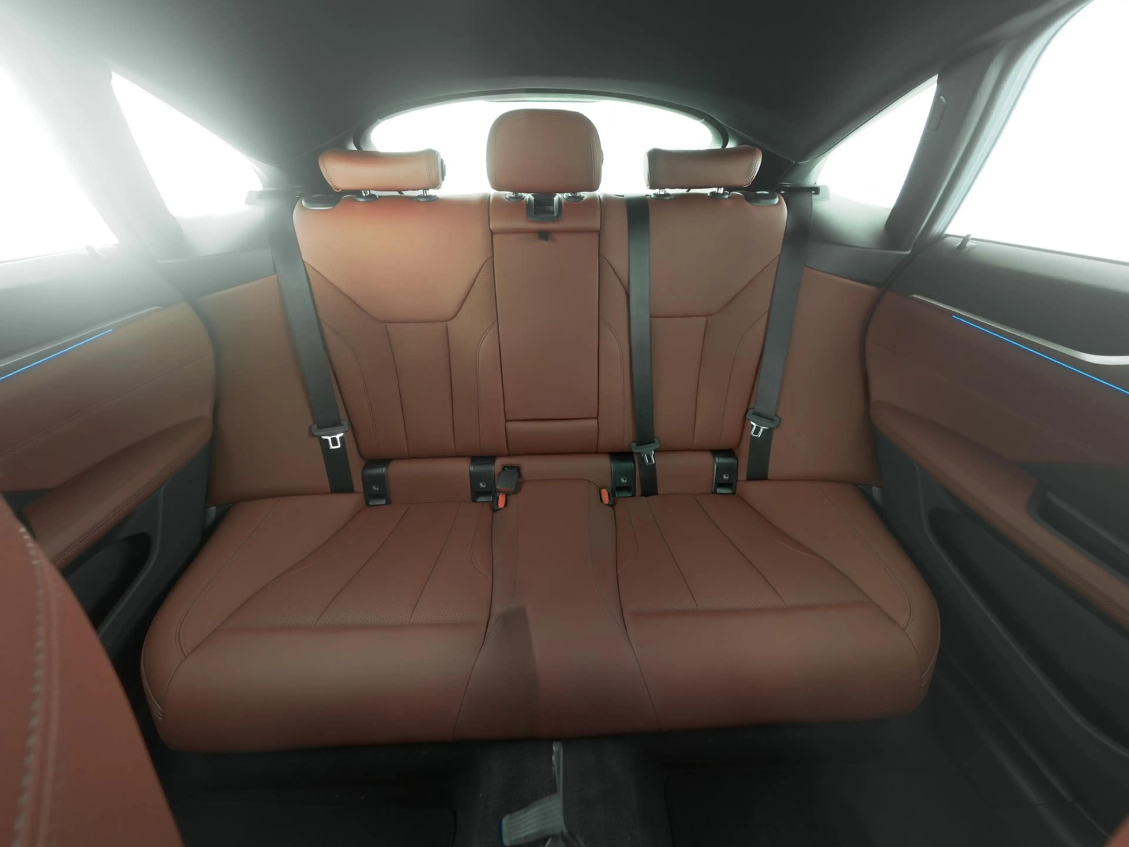BMW i4 eDrive40 M Sport *SOH 94.3%* LEDER | Full LED | CA — photo 8